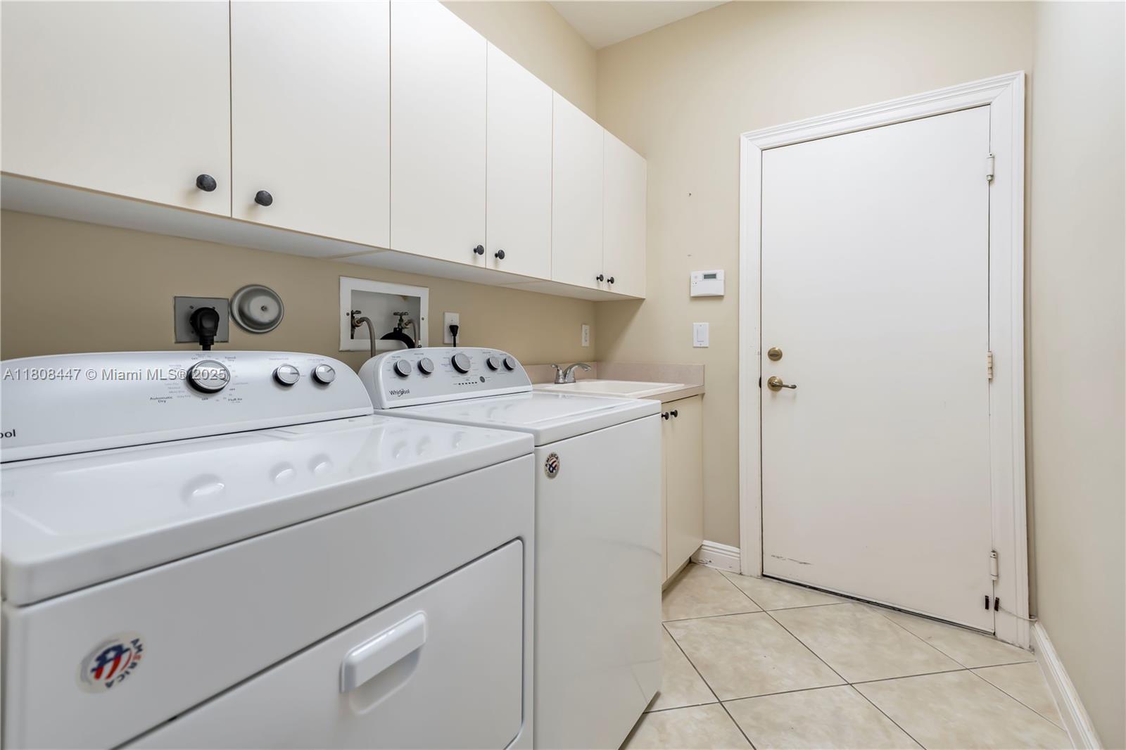 SUNSET LAKES PLAT THREE - Residential