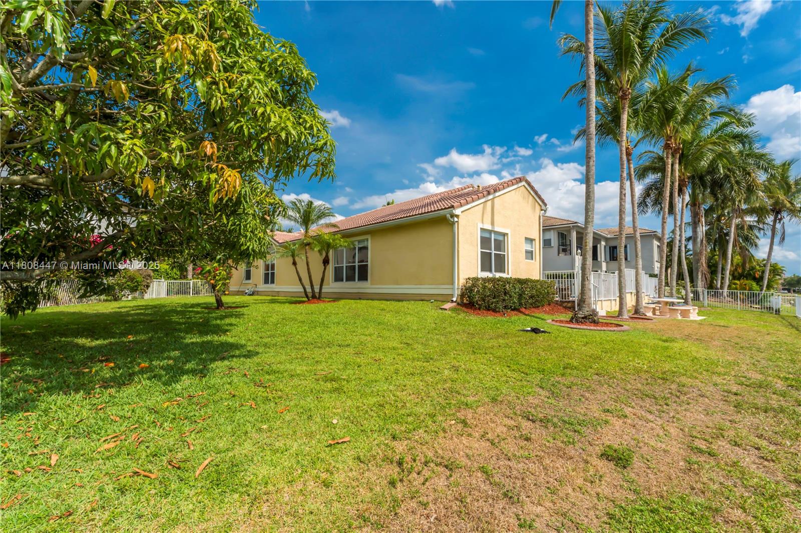 SUNSET LAKES PLAT THREE - Residential