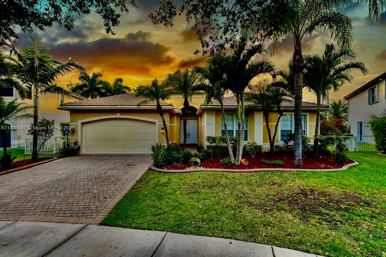 SUNSET LAKES PLAT THREE - Residential