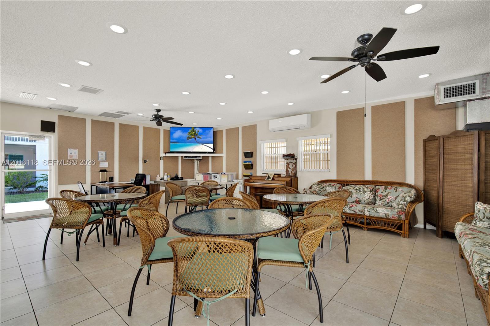 PALM LAKE 1 CONDO - Residential