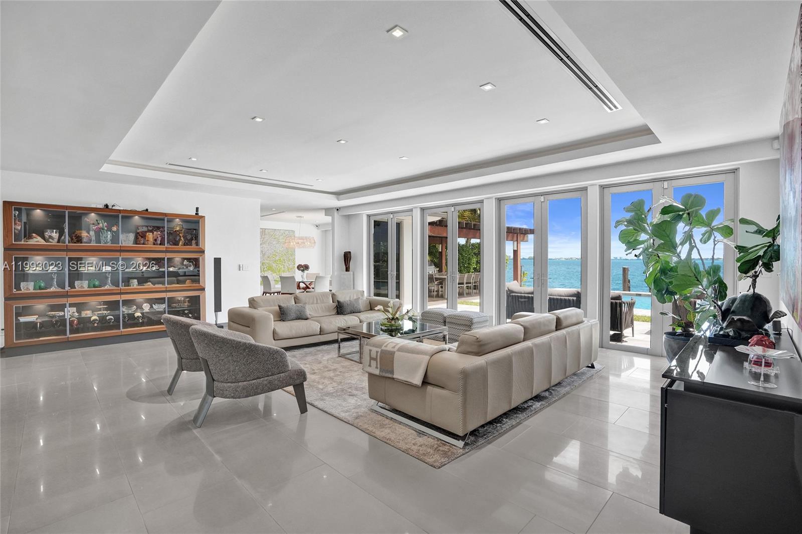 BAY LURE - Residential