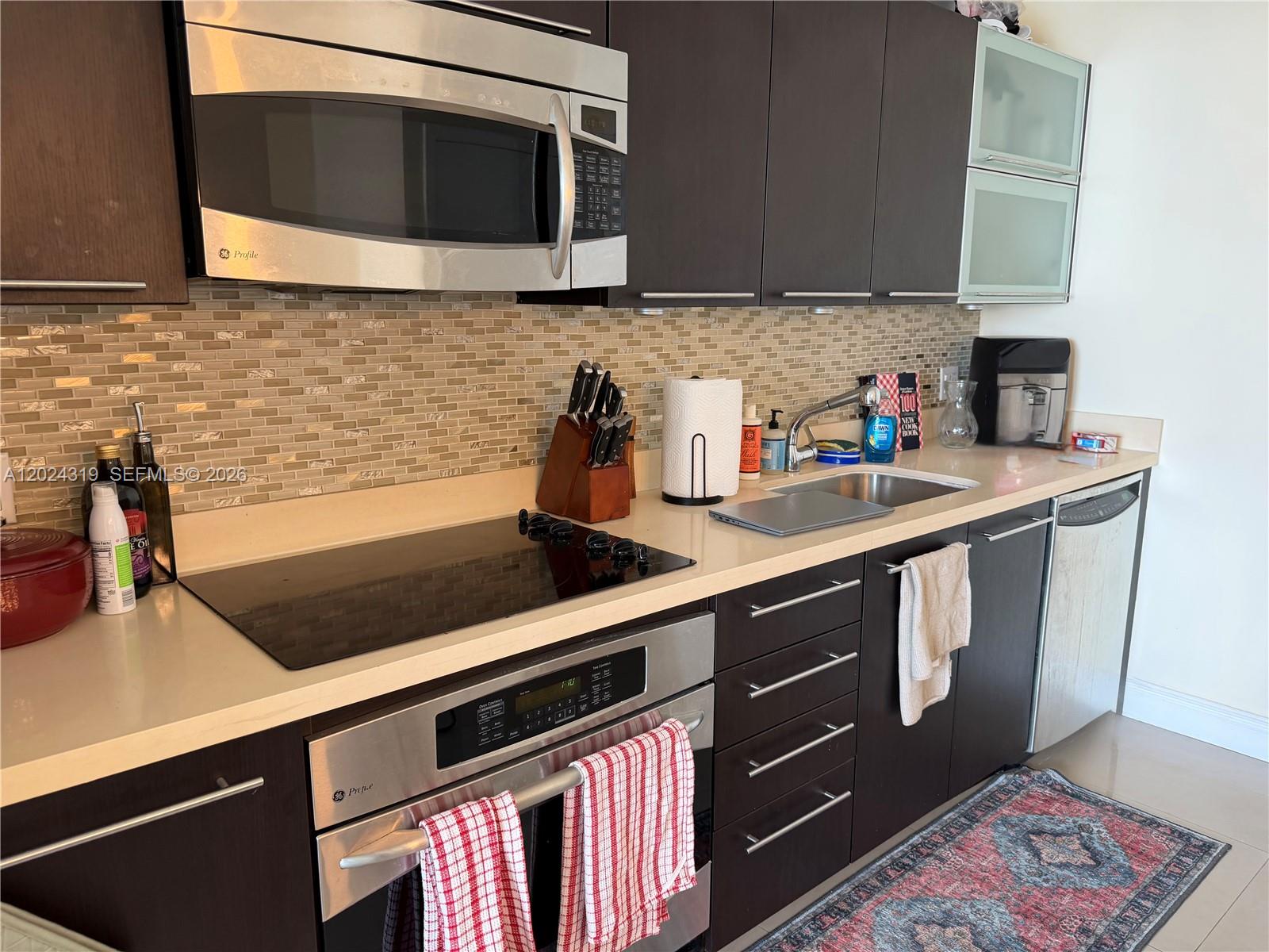 IVY CONDO - Residential