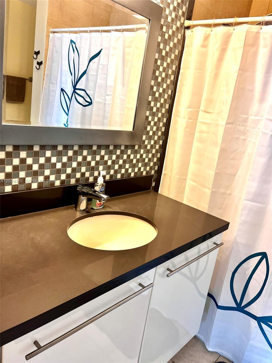 IVY CONDO - Residential