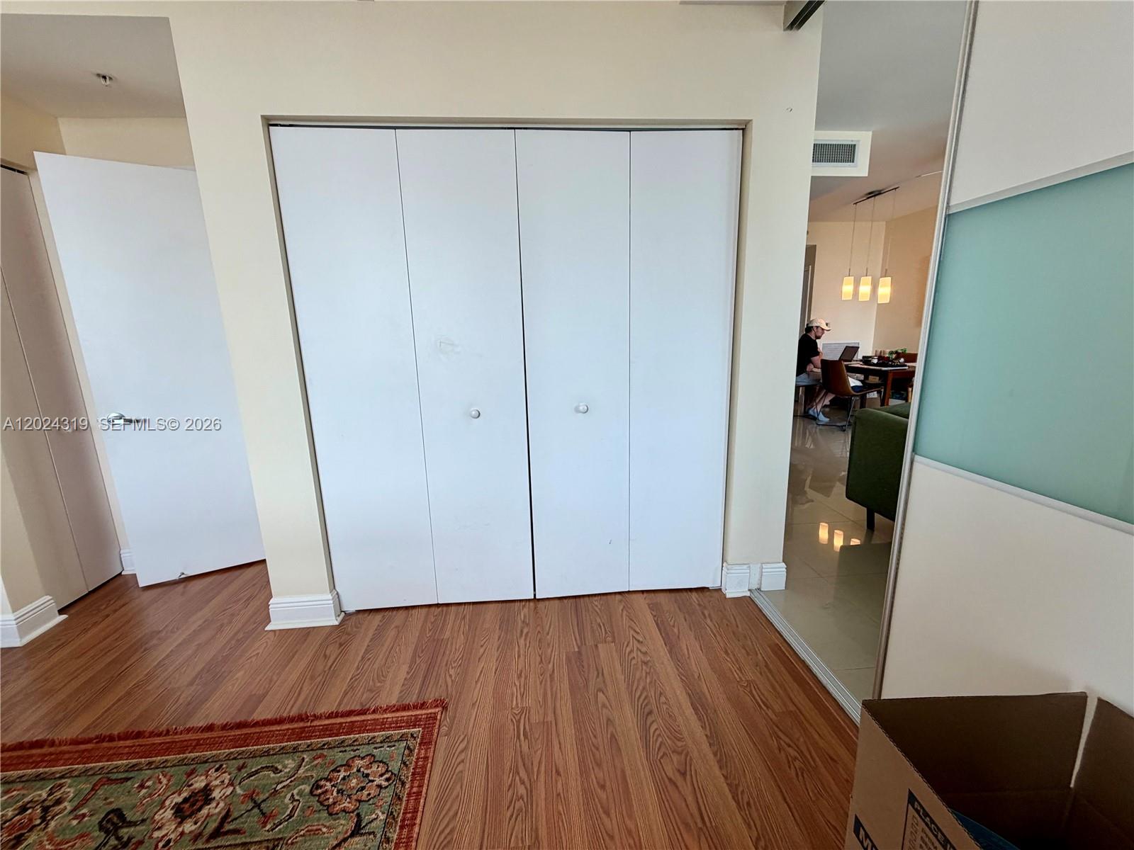 IVY CONDO - Residential