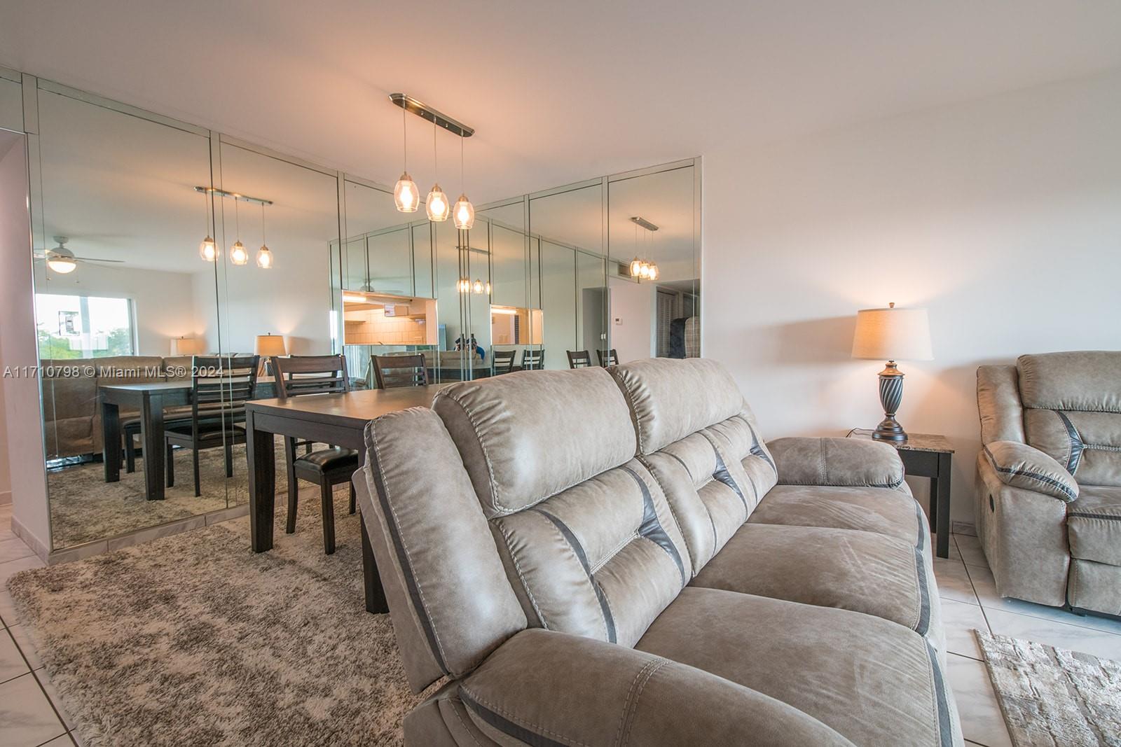 HILLCREST COUNTRY CLUB AP - Residential