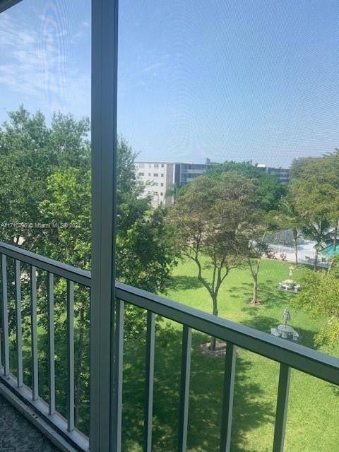 HILLCREST COUNTRY CLUB AP - Residential