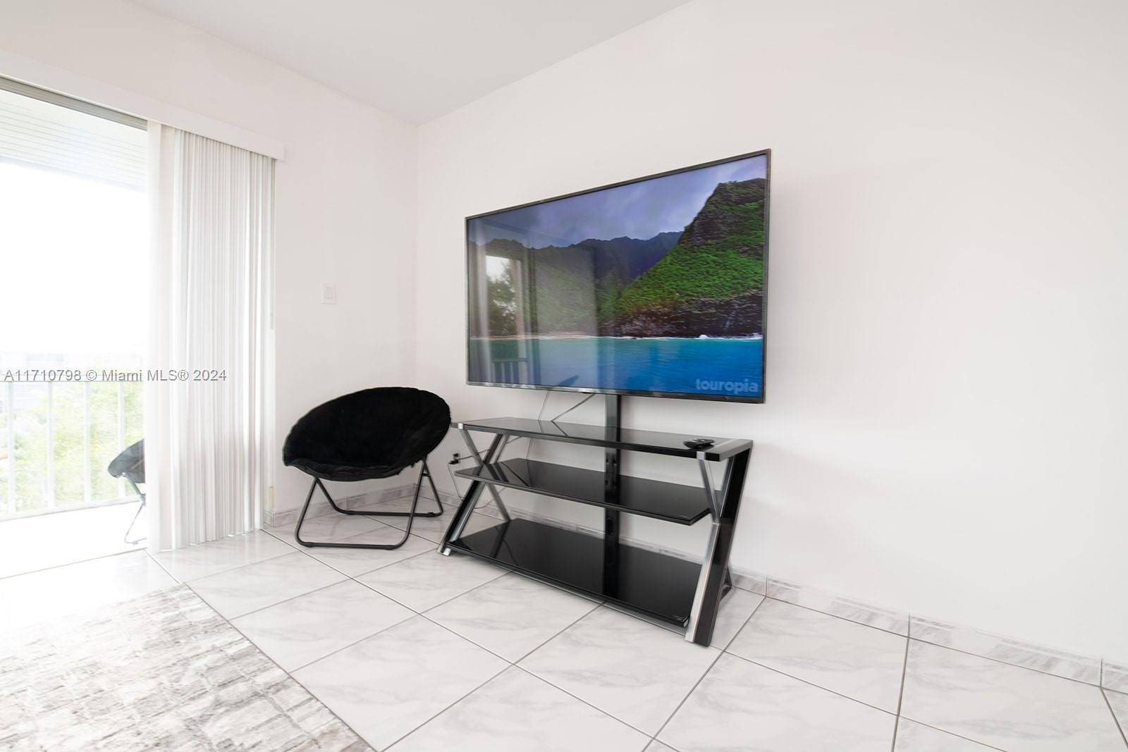 HILLCREST COUNTRY CLUB AP - Residential