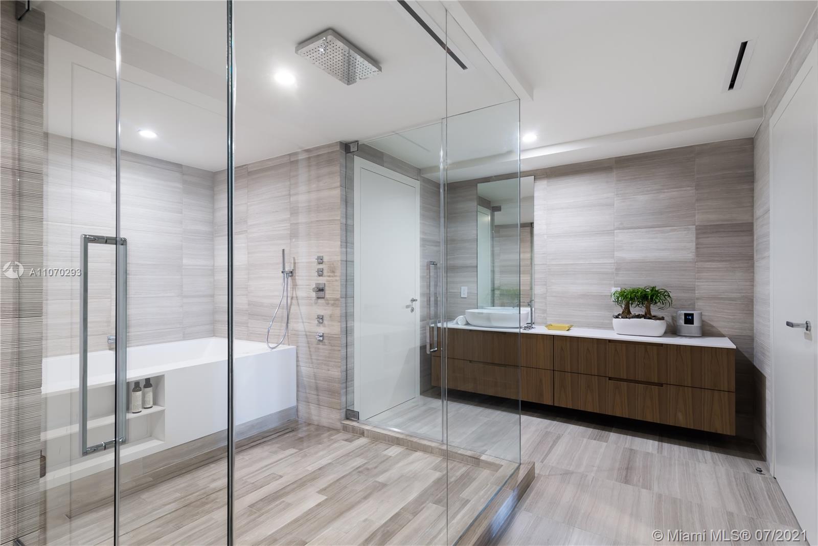 The Ritz Carlton - Residential