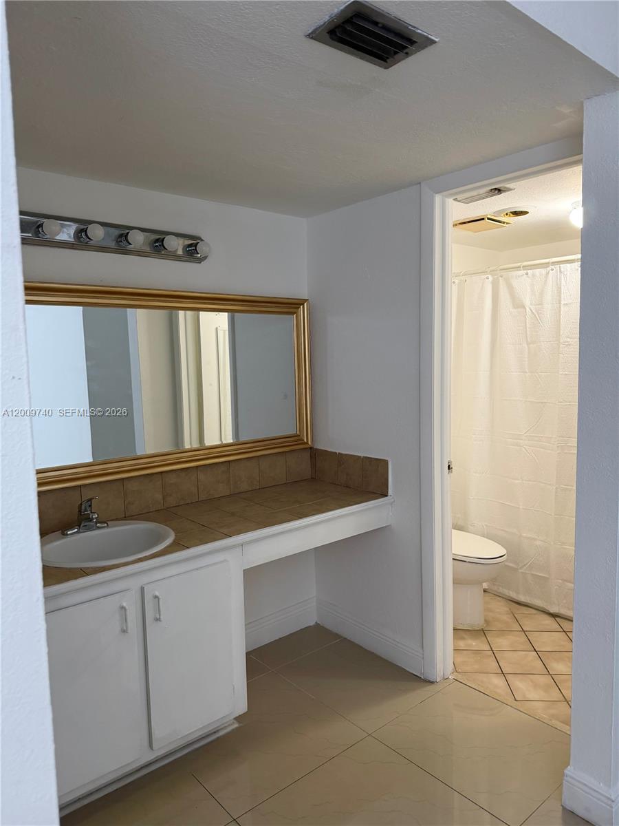 LA PLACIDA SECTION 1 COND - Residential