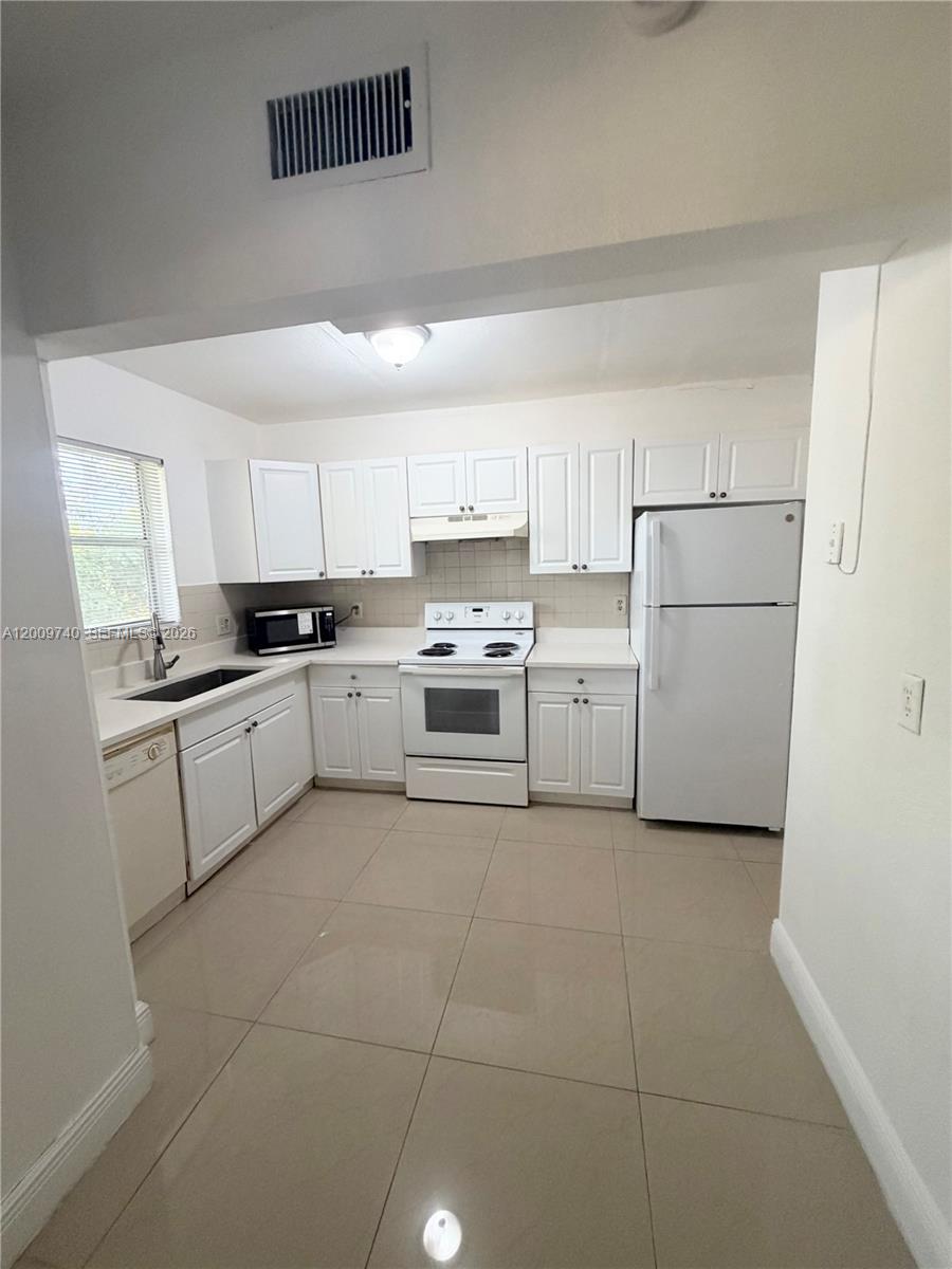 LA PLACIDA SECTION 1 COND - Residential