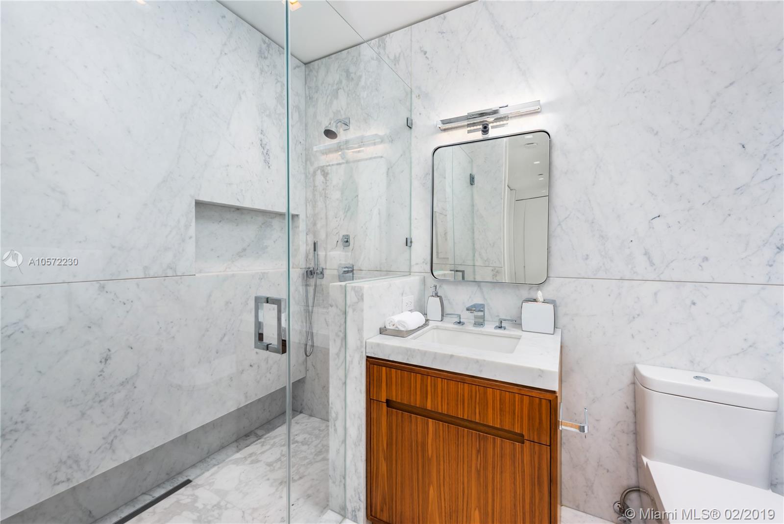 CONTINUUM ON SOUTH BEACH - Residential