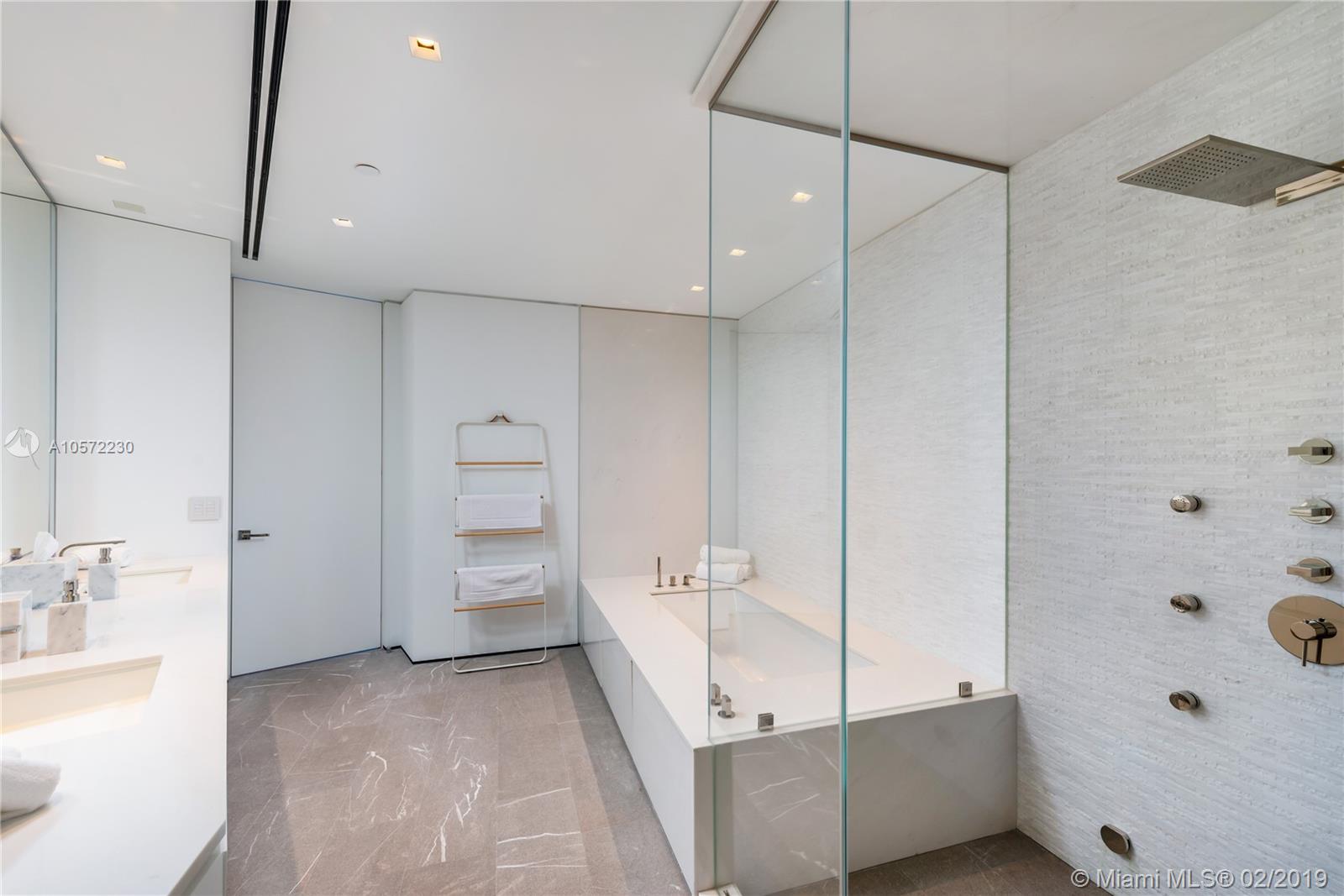 CONTINUUM ON SOUTH BEACH - Residential