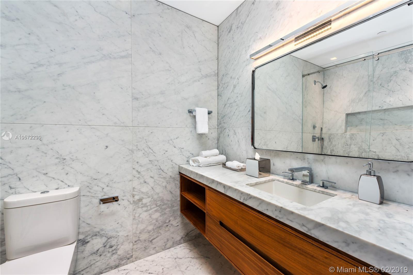 CONTINUUM ON SOUTH BEACH - Residential