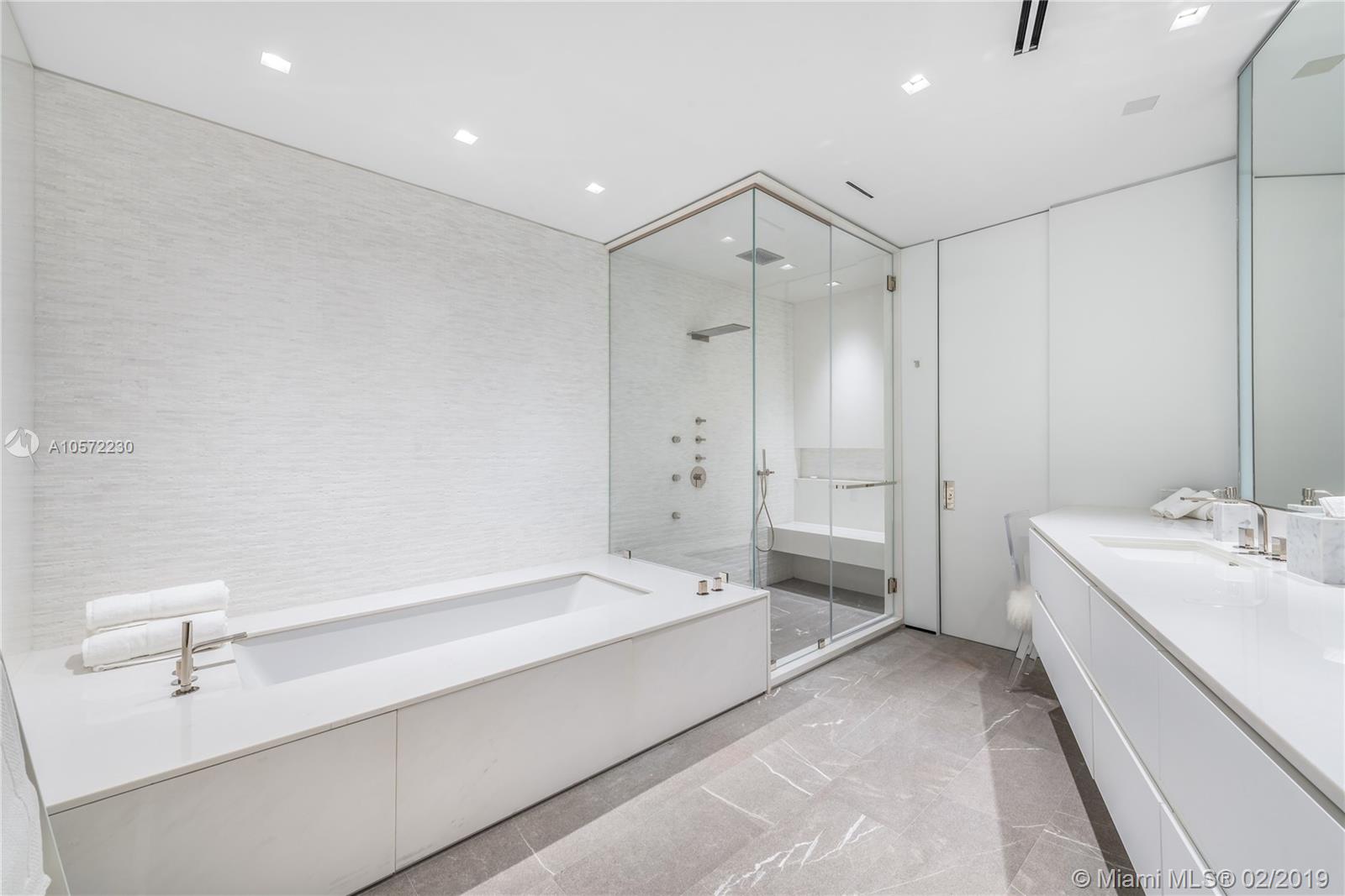 CONTINUUM ON SOUTH BEACH - Residential