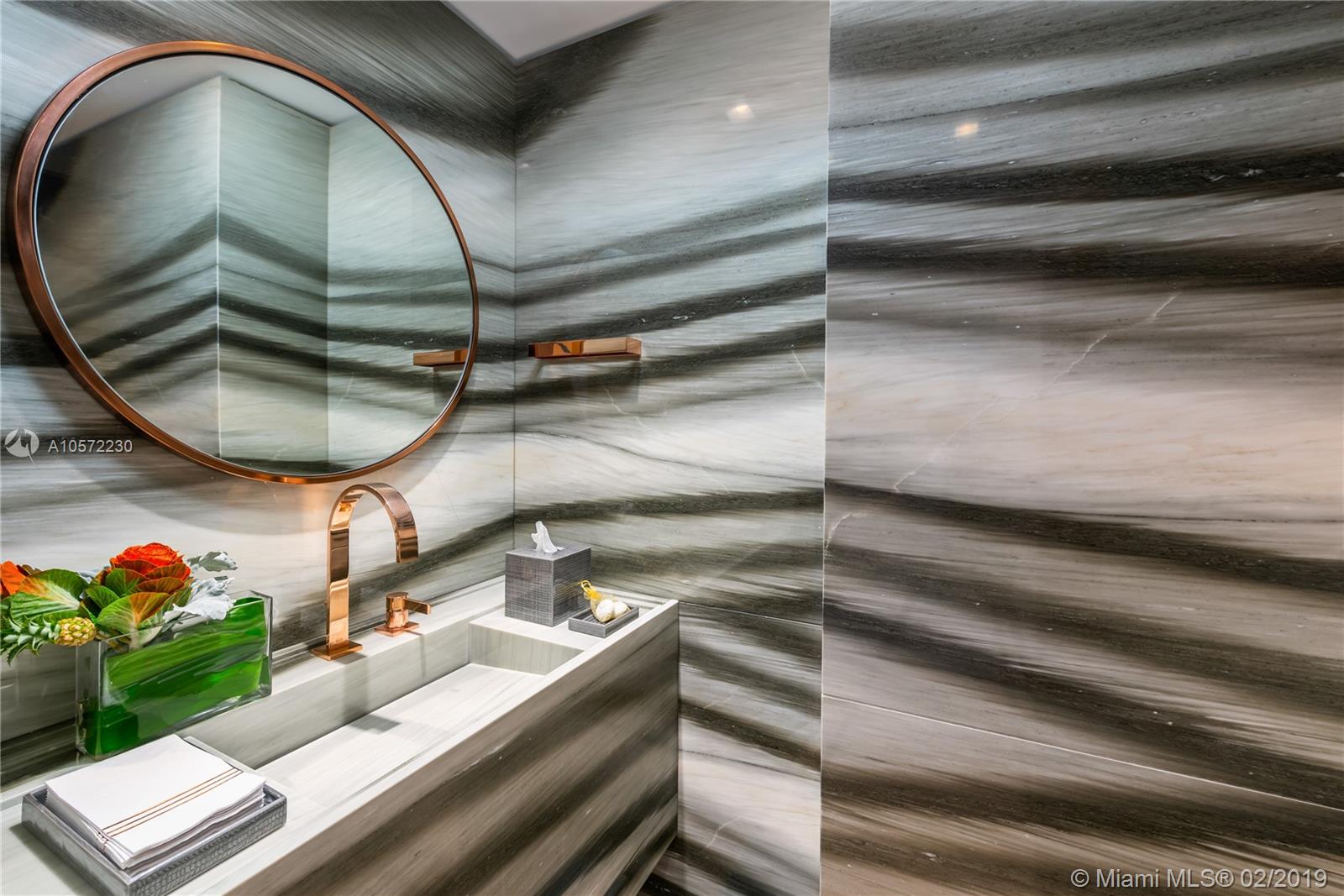 CONTINUUM ON SOUTH BEACH - Residential