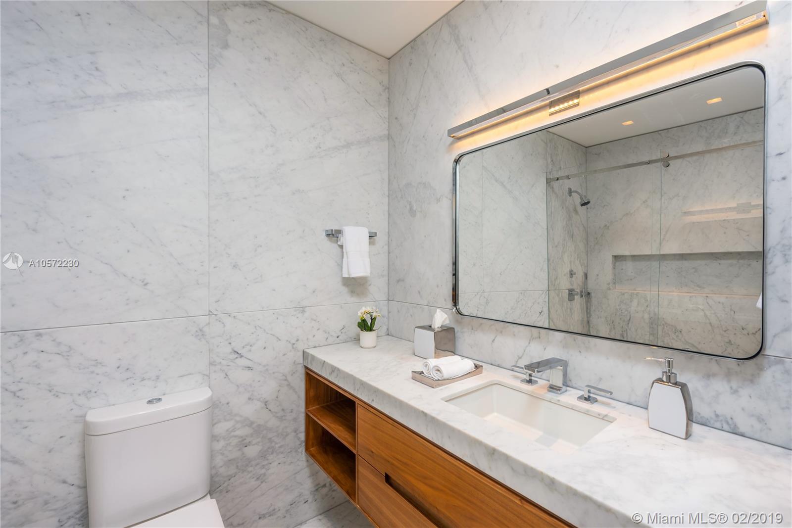 CONTINUUM ON SOUTH BEACH - Residential