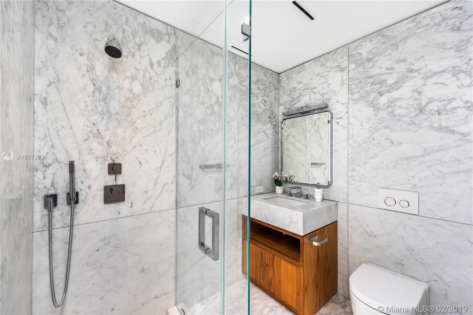 CONTINUUM ON SOUTH BEACH - Residential