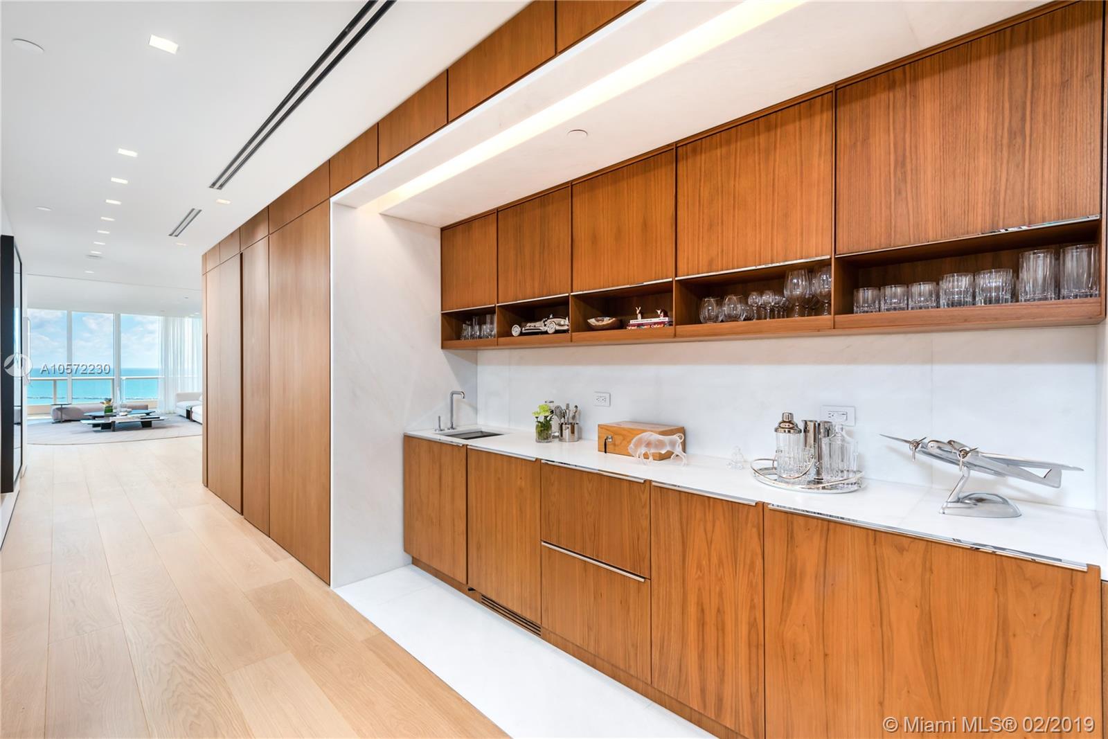 CONTINUUM ON SOUTH BEACH - Residential