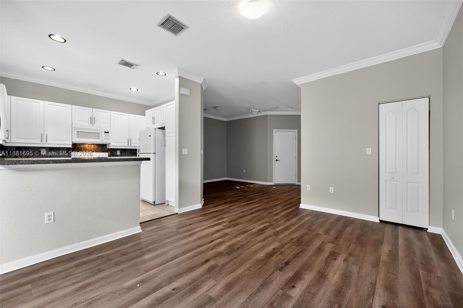 MAJORCA ISLES III CONDO - Residential