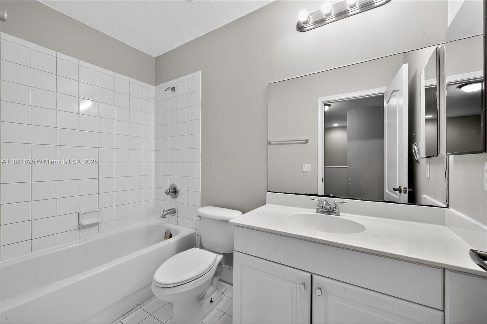 MAJORCA ISLES III CONDO - Residential