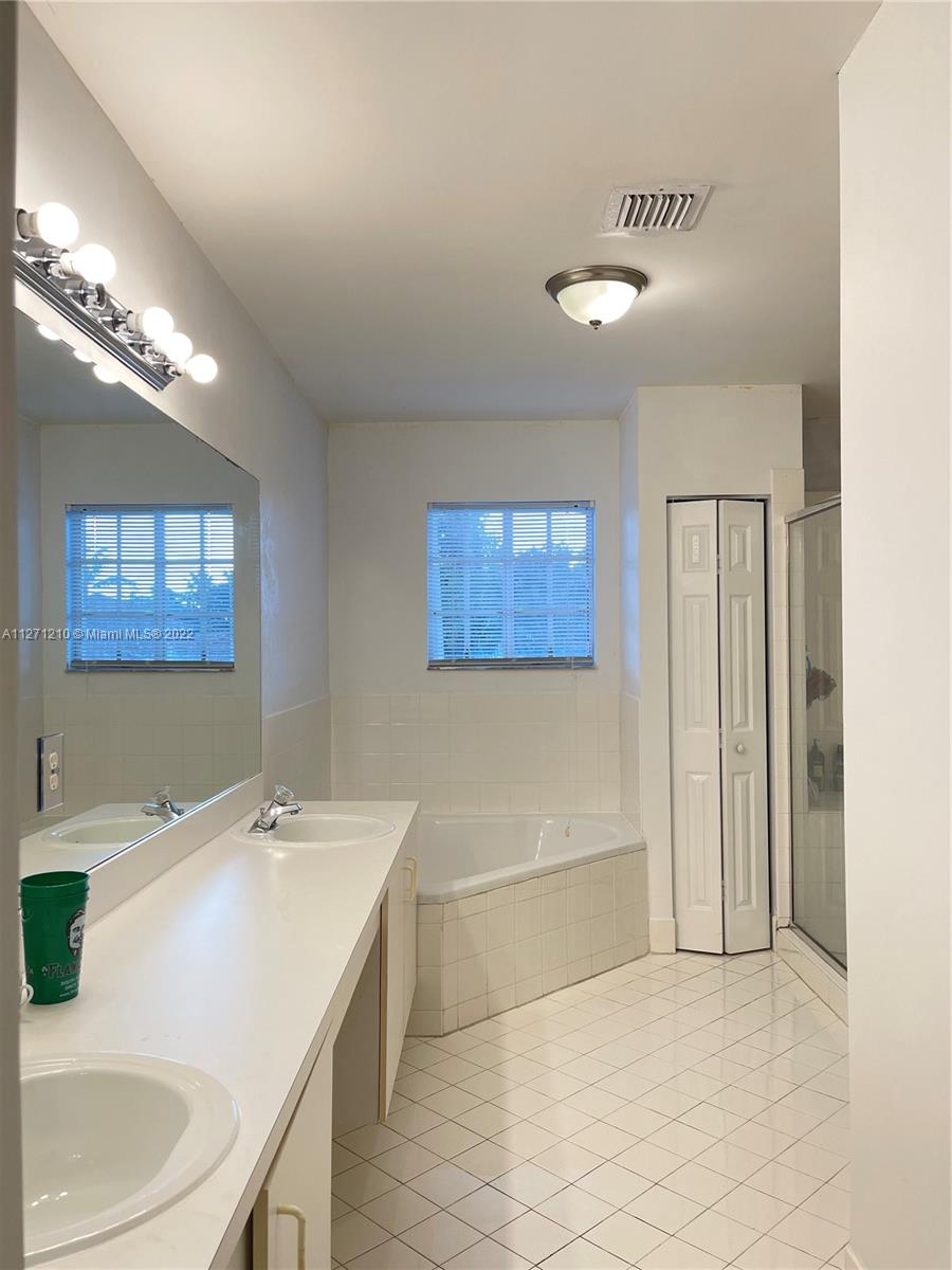 LAKES BY THE BAY SEC 8 - Residential