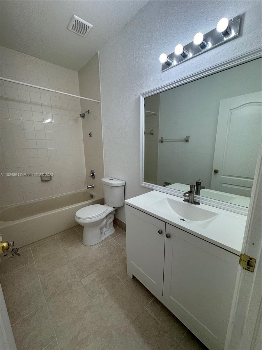 1536 SE 25th St 206