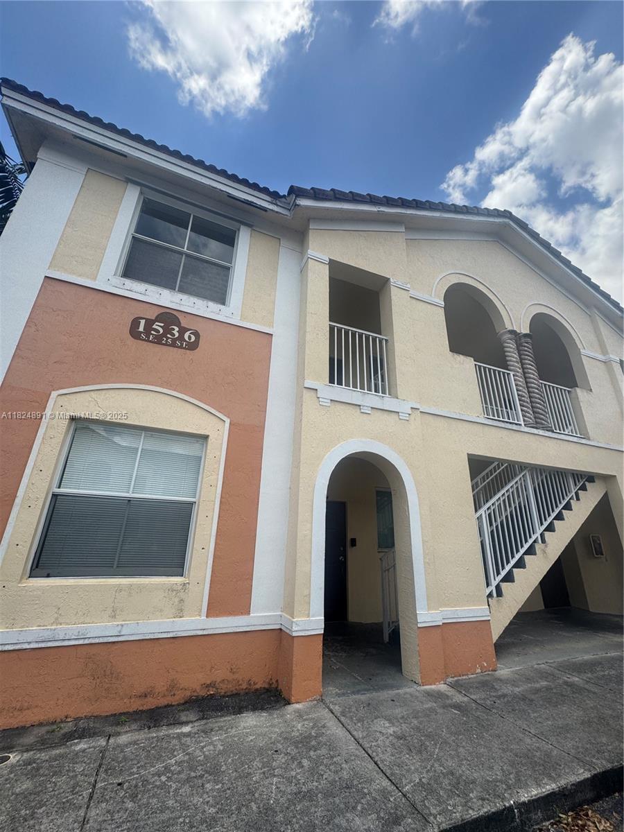 If you're looking for a rental property with 2 bedrooms and 2 bathrooms and open kitchen, located in a secure community, this property is for you. Just minutes away from major highways, Publix, Home Depot, schools and shopping centers.