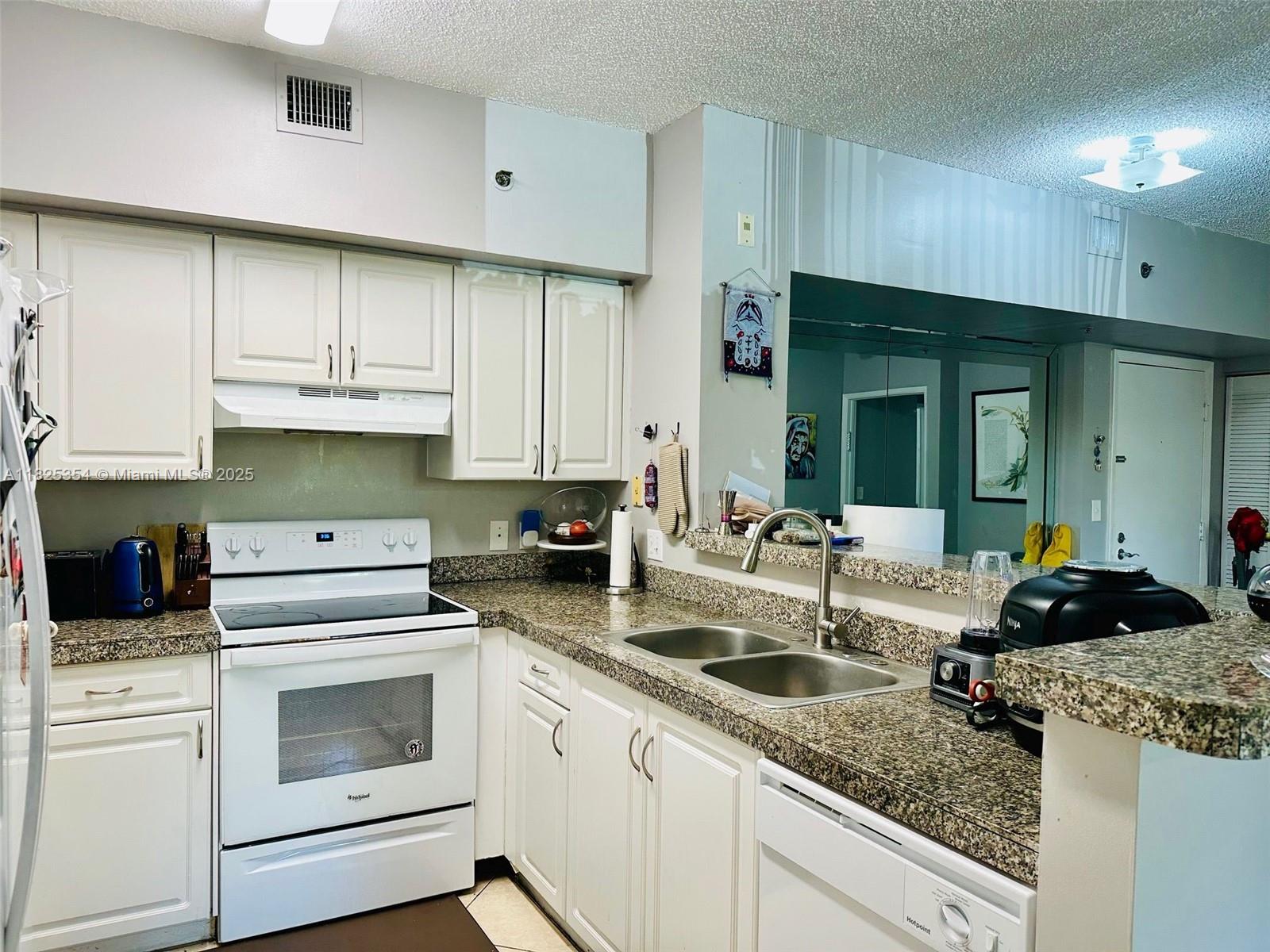 THE YACHT CLUB AT AVENTUR - Residential