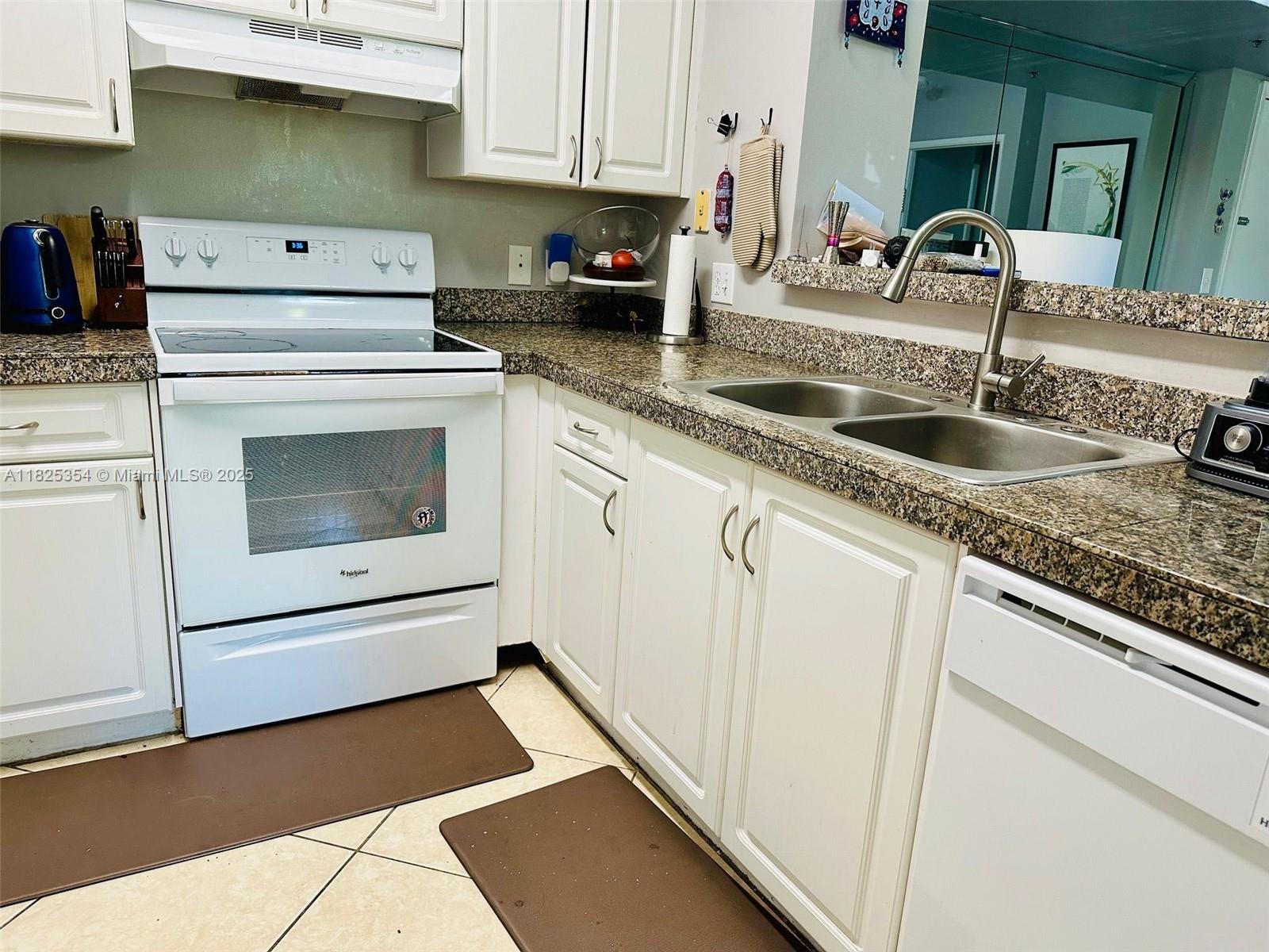 THE YACHT CLUB AT AVENTUR - Residential