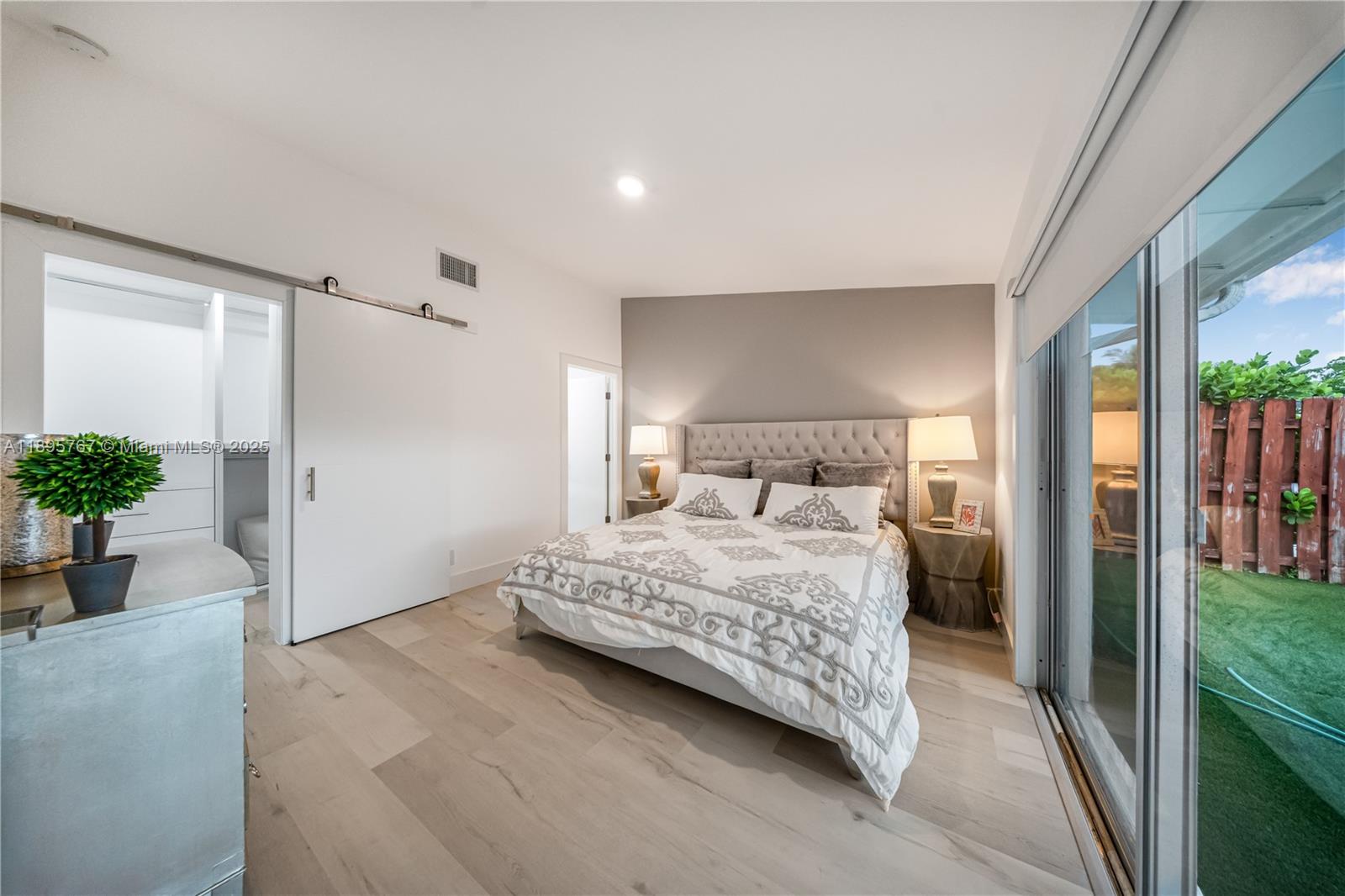 LAUDERDALE ISLES NO 2-BLK - Residential