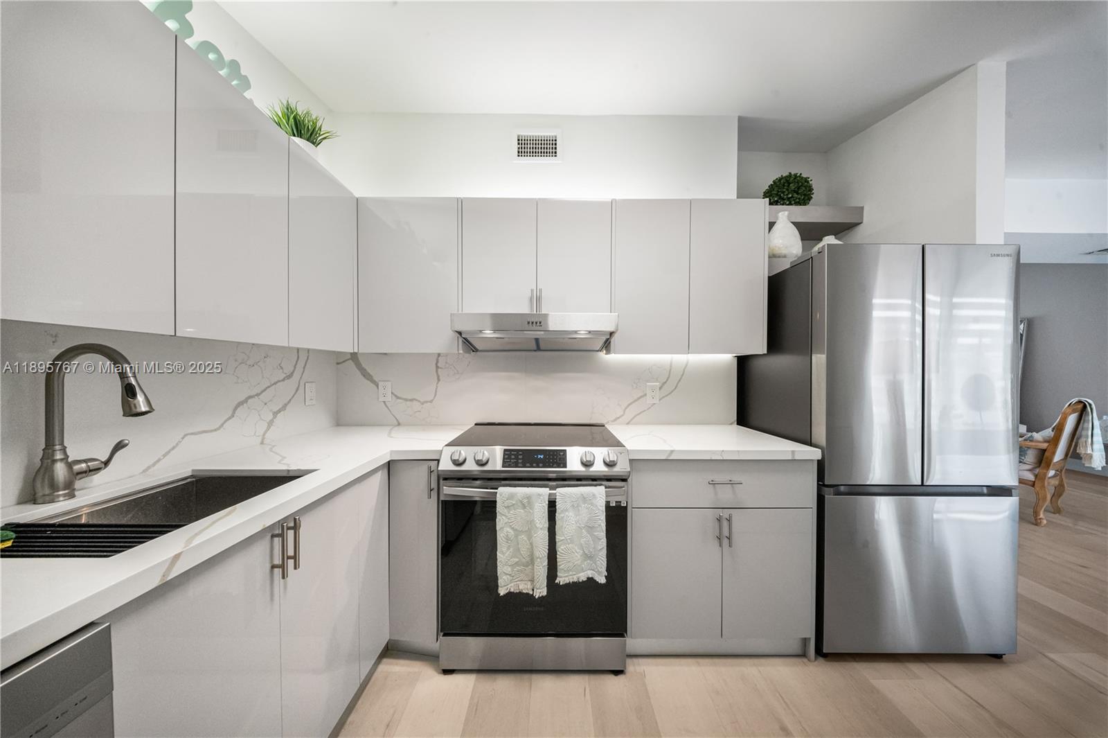 LAUDERDALE ISLES NO 2-BLK - Residential