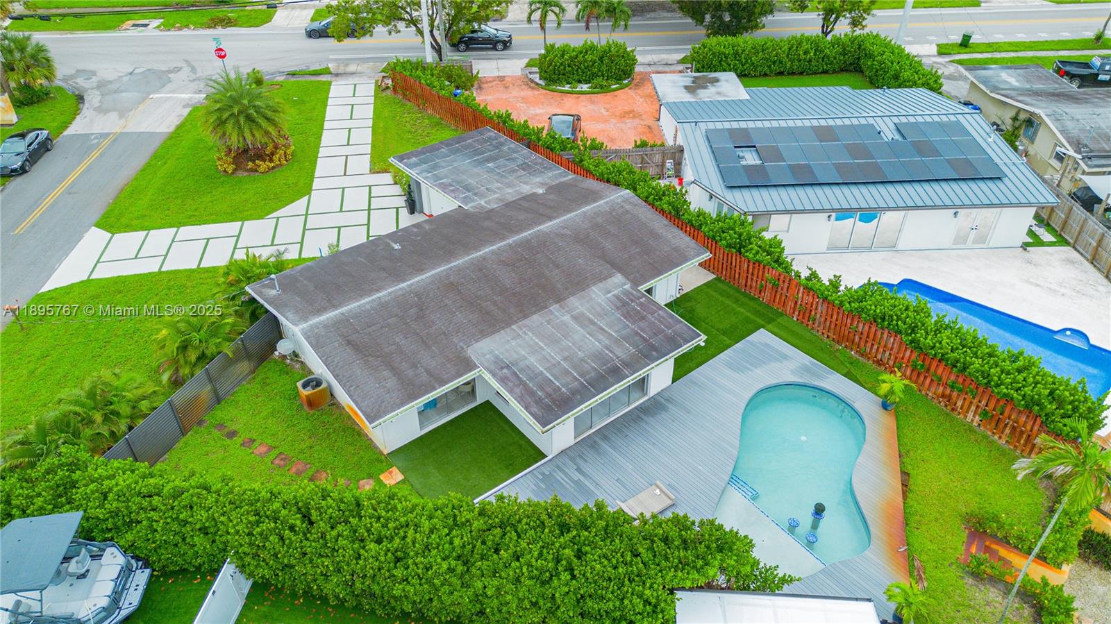LAUDERDALE ISLES NO 2-BLK - Residential