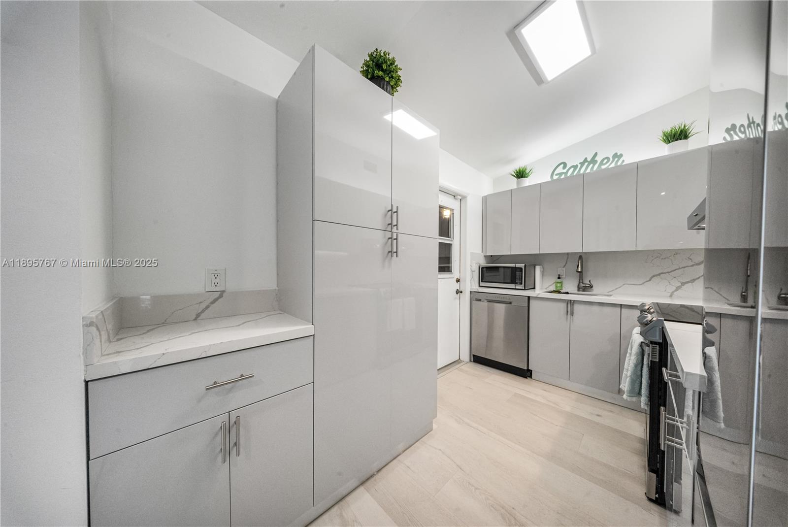 LAUDERDALE ISLES NO 2-BLK - Residential