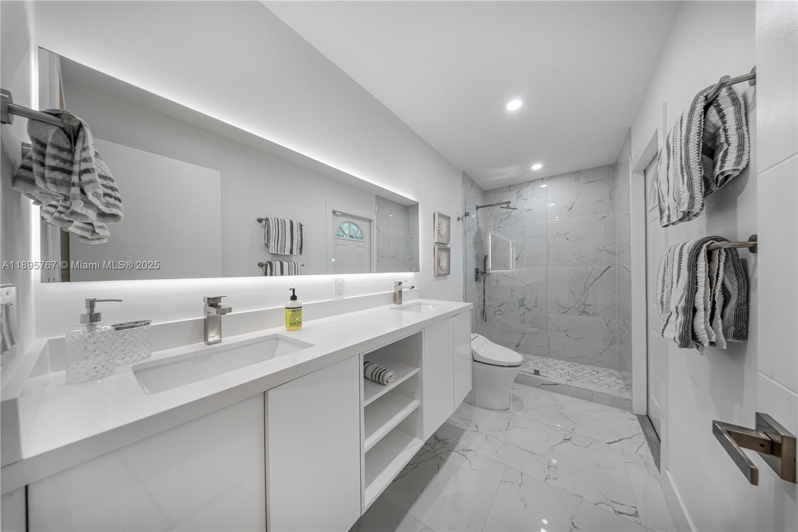 LAUDERDALE ISLES NO 2-BLK - Residential