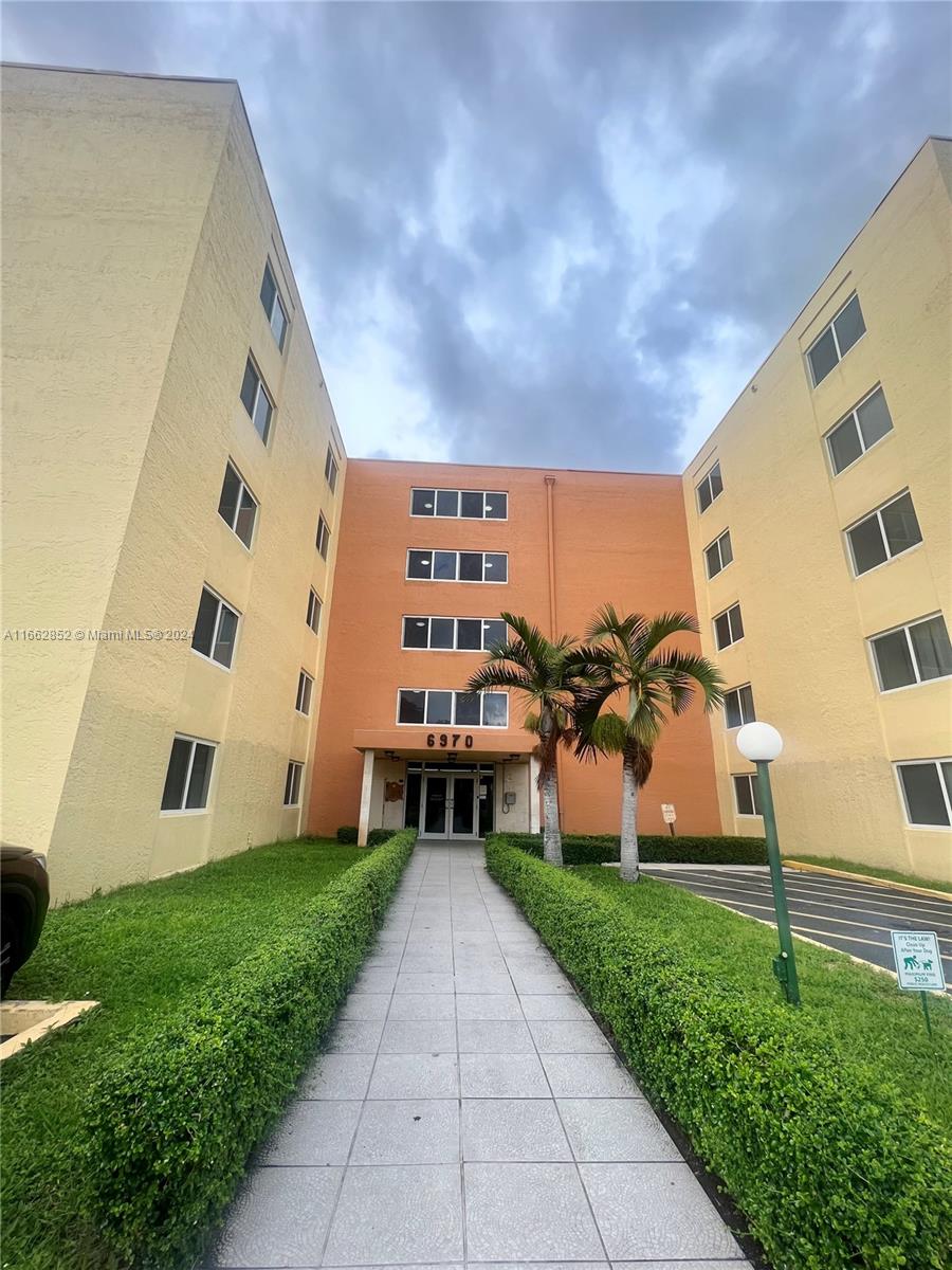 Property for Sale at 6970 Nw 186th St 3-305, Hialeah, Miami-Dade County, Florida - Bedrooms: 2 
Bathrooms: 1  - $260,000