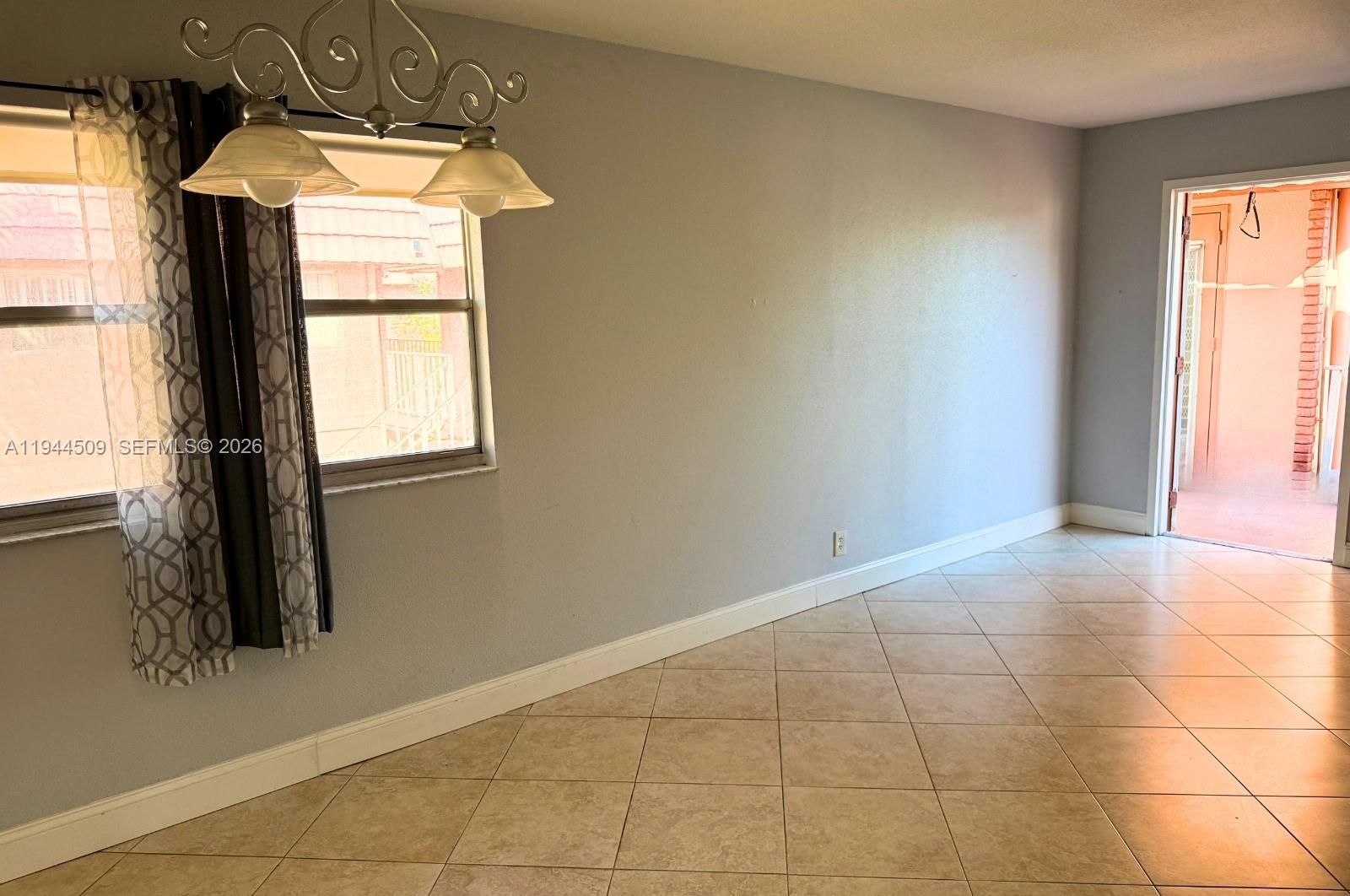 KINGS POINT SAXONY CONDOS - Residential