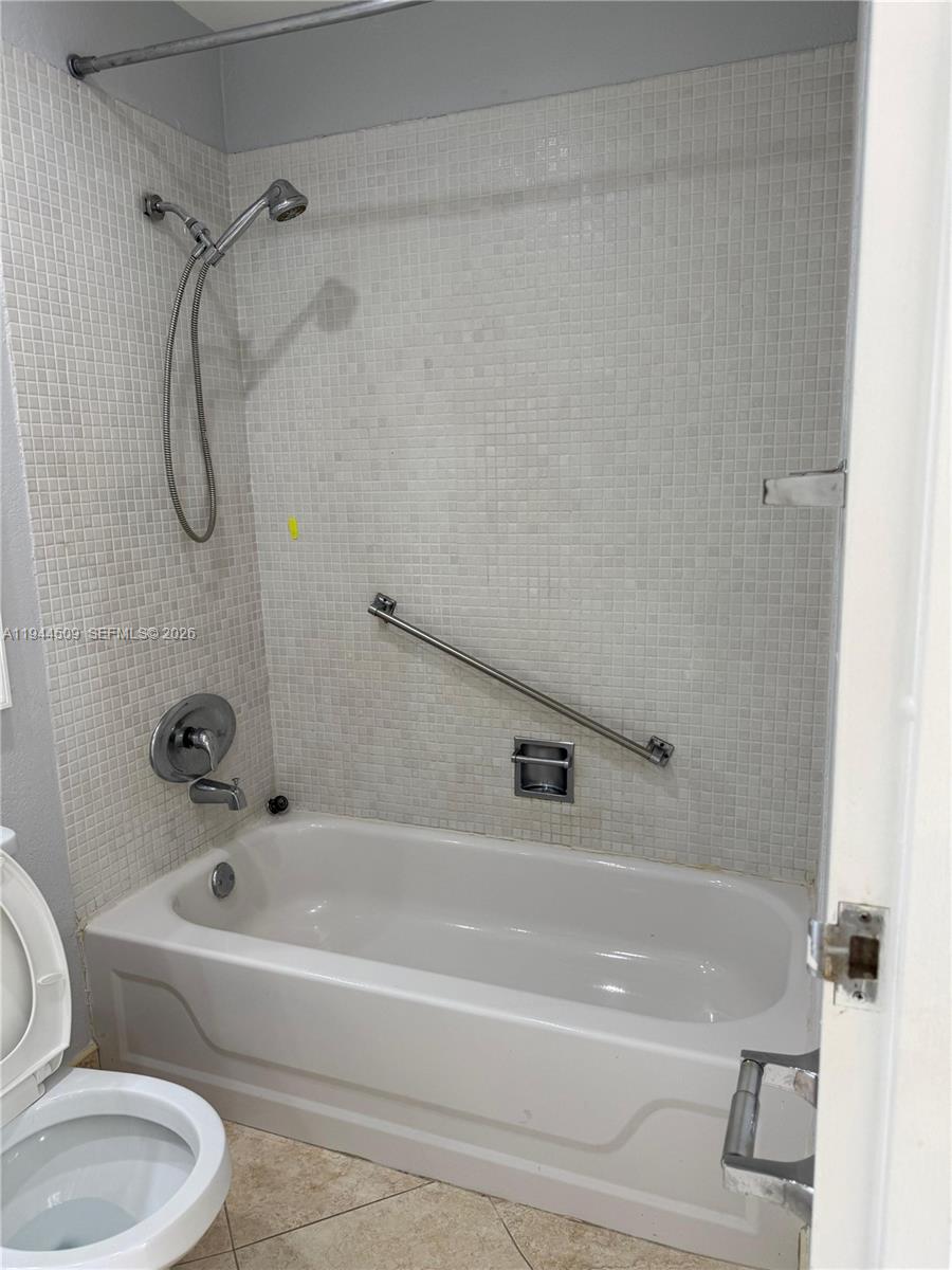 KINGS POINT SAXONY CONDOS - Residential