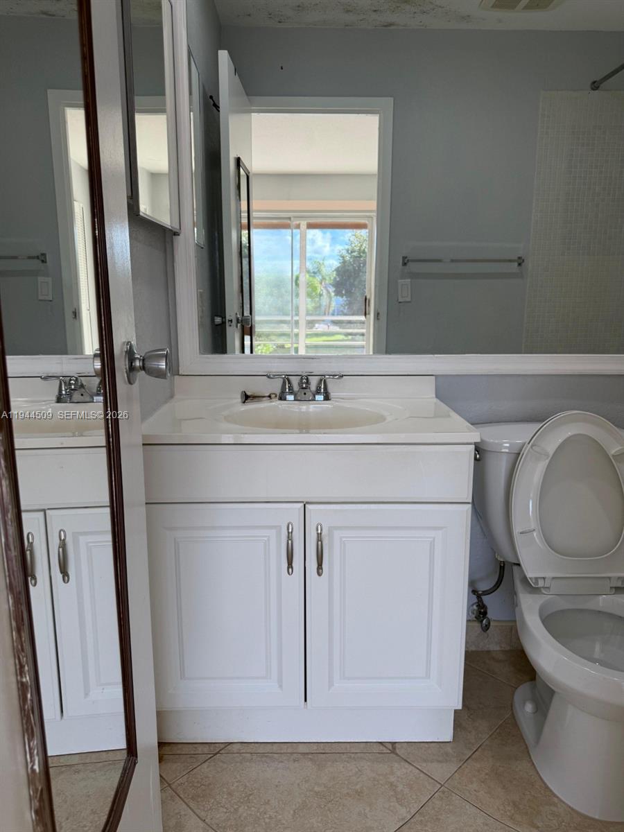 KINGS POINT SAXONY CONDOS - Residential