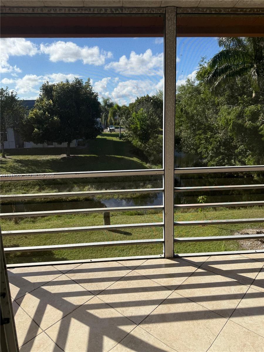 KINGS POINT SAXONY CONDOS - Residential