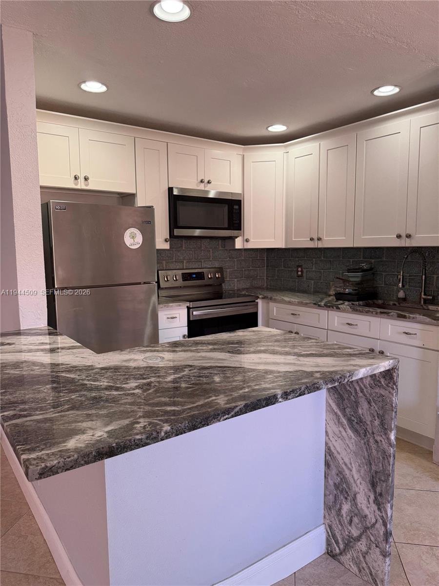 KINGS POINT SAXONY CONDOS - Residential