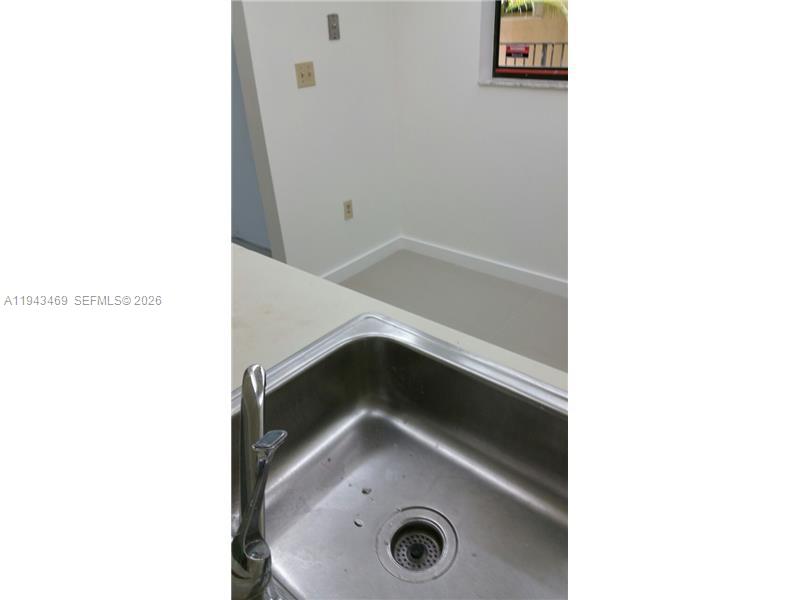 THE HORIZONS CONDO #4 - Residential Lease