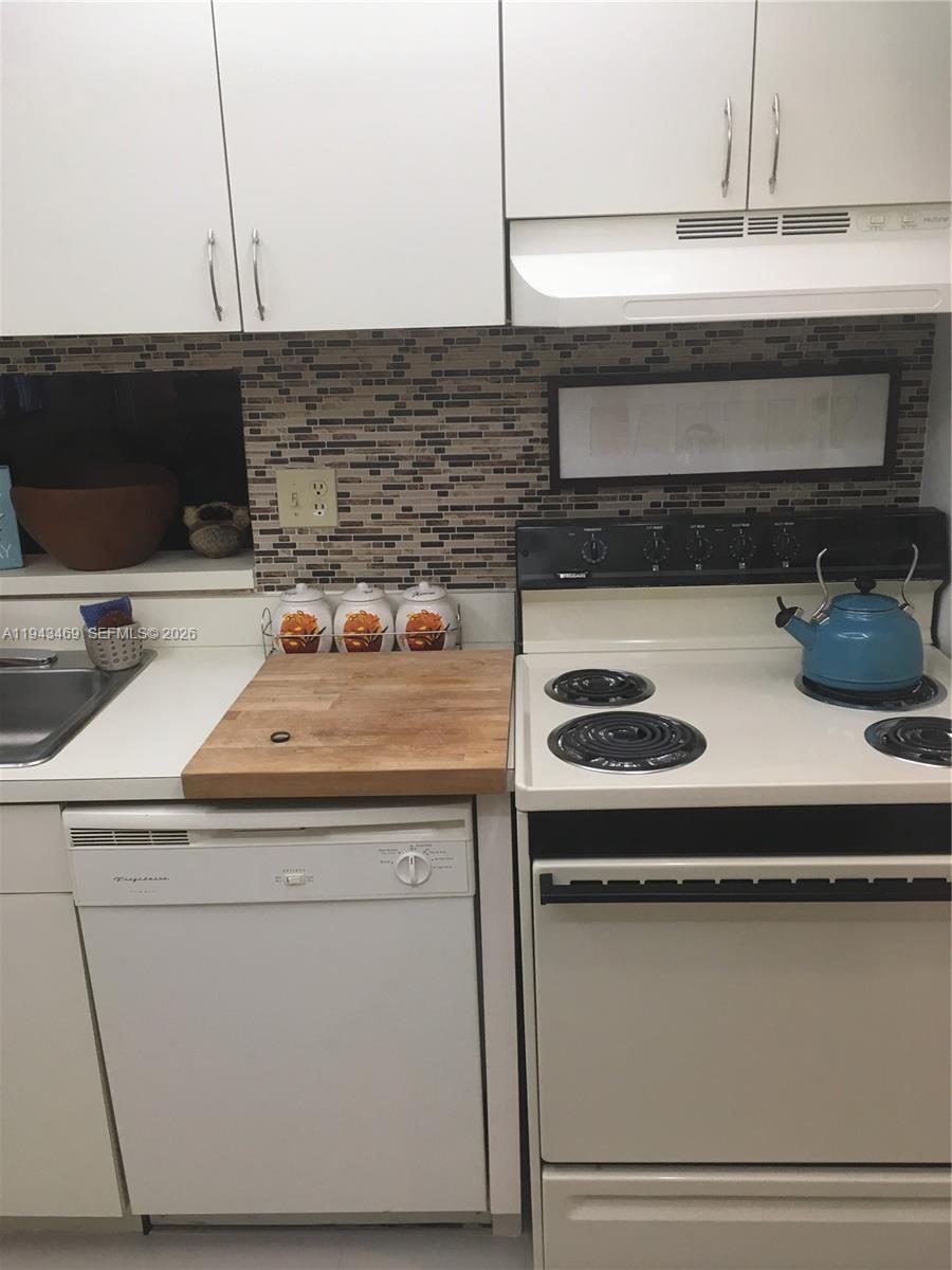 THE HORIZONS CONDO #4 - Residential Lease