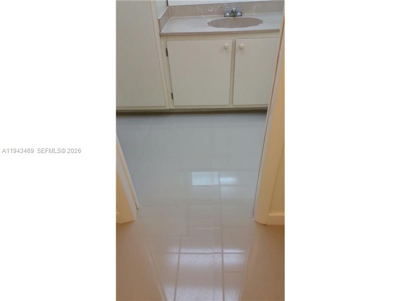 THE HORIZONS CONDO #4 - Residential Lease