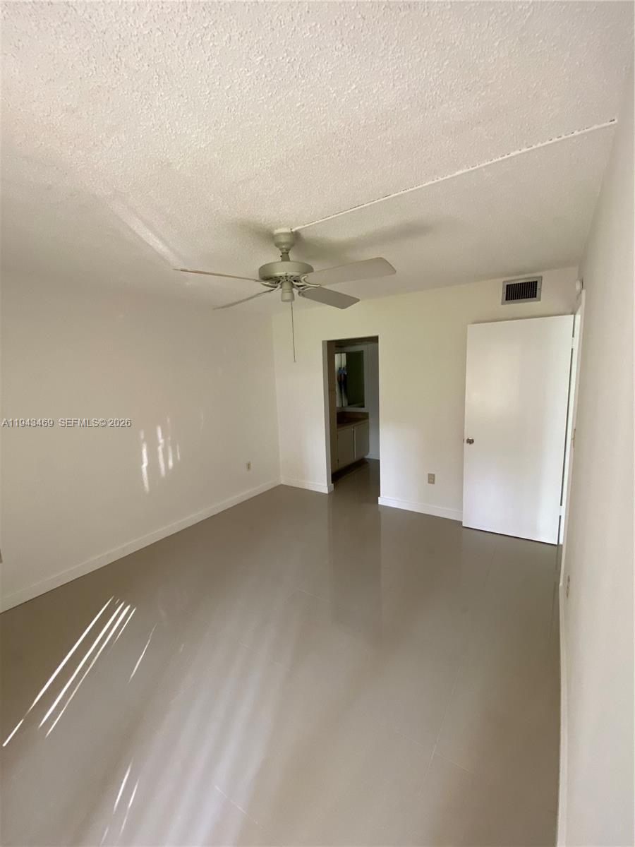 THE HORIZONS CONDO #4 - Residential Lease