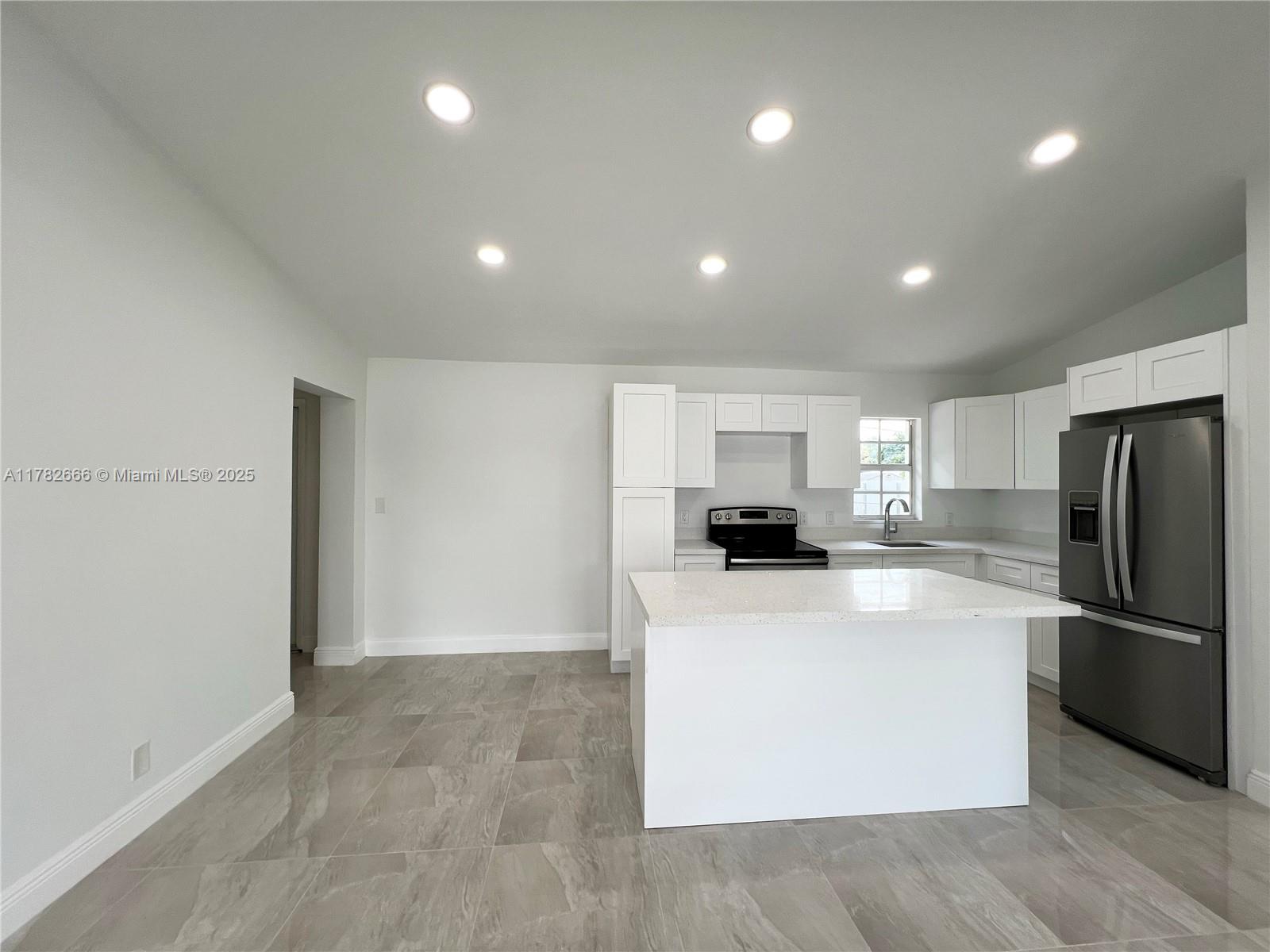 1016 SW 22nd Ter