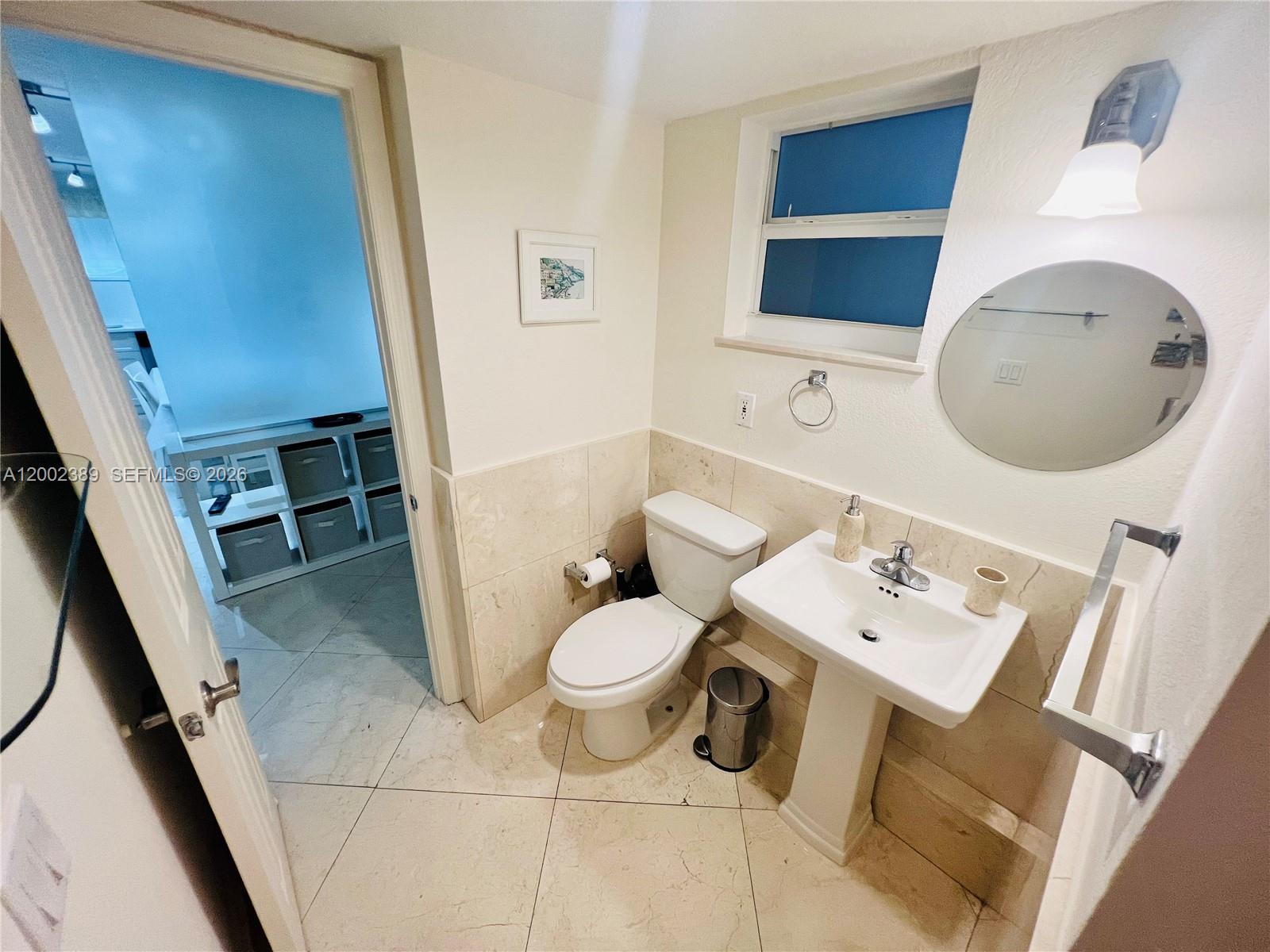 1750 JAMES APARTMENTS CON - Residential Lease