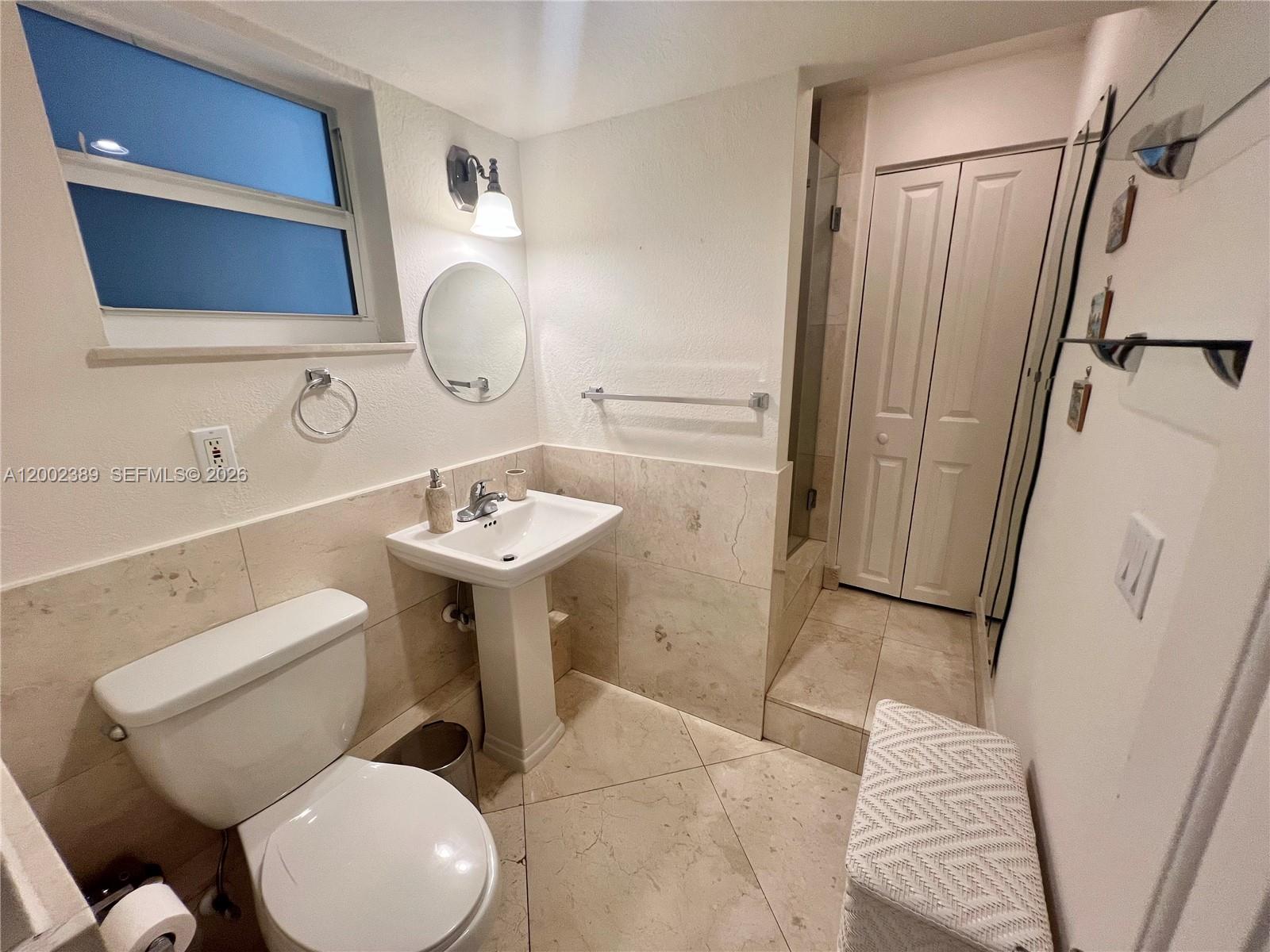 1750 JAMES APARTMENTS CON - Residential Lease