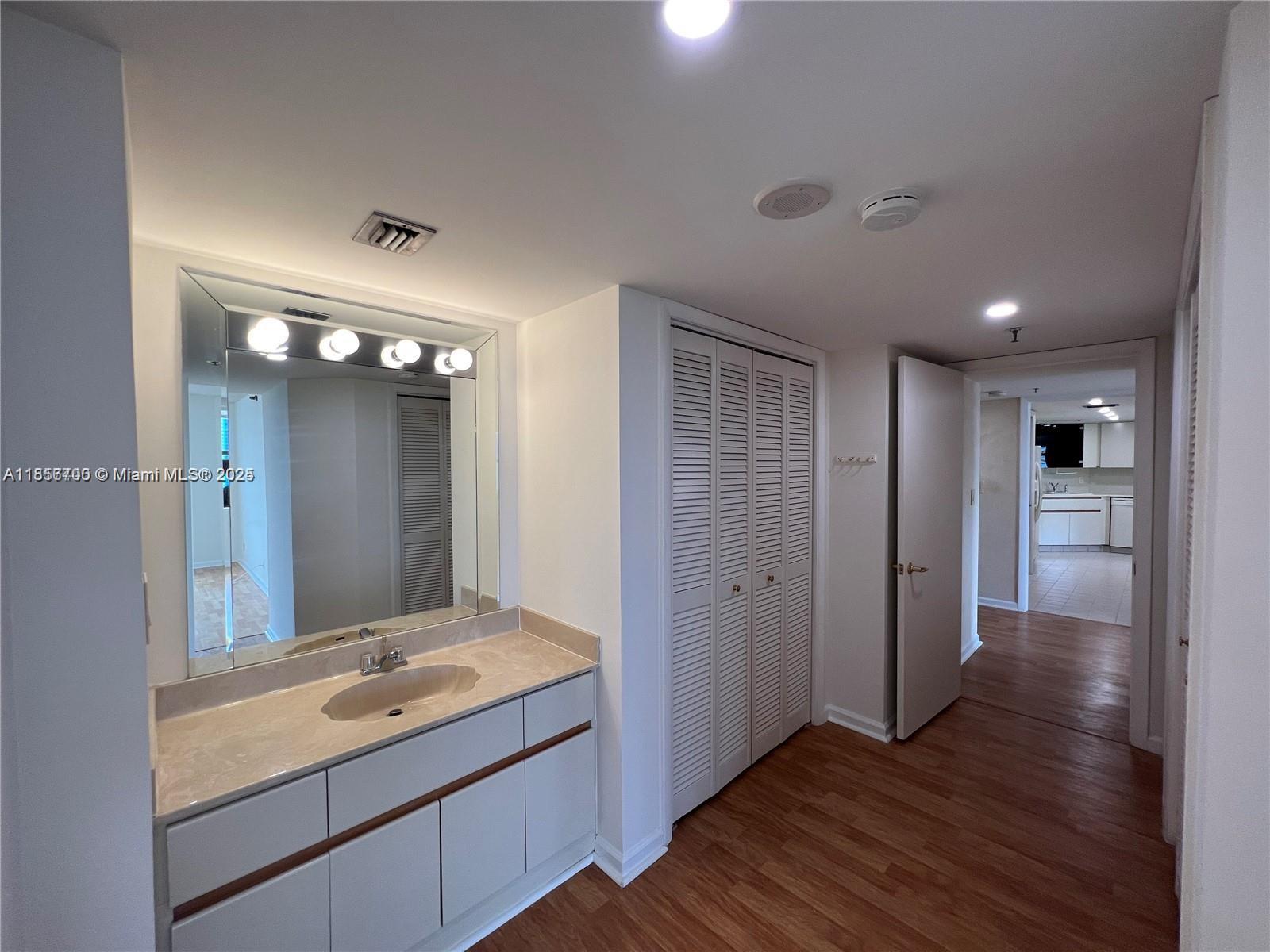 ANCHOR BAY CLUB CONDO - Residential Lease