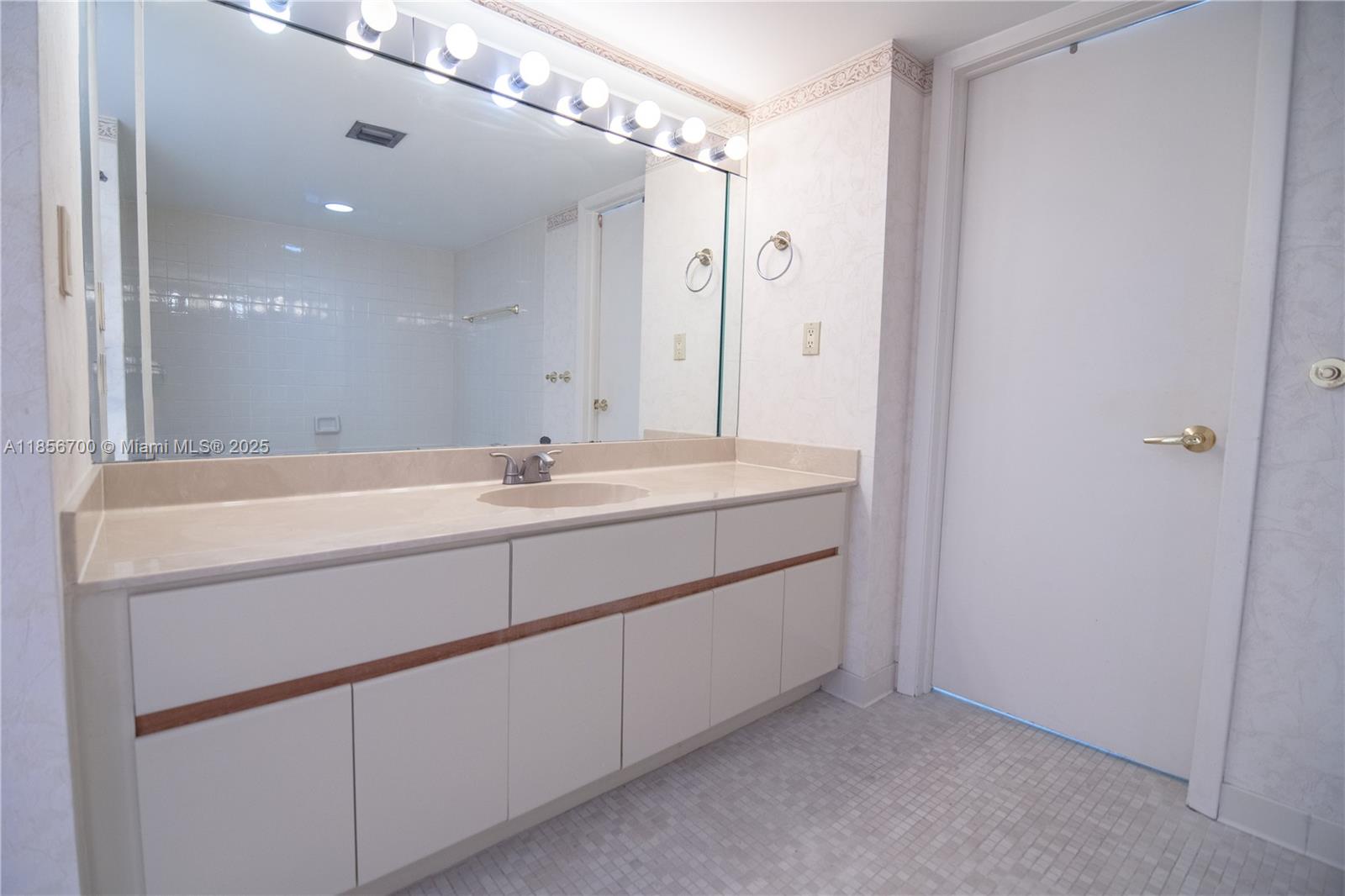 ANCHOR BAY CLUB CONDO - Residential Lease