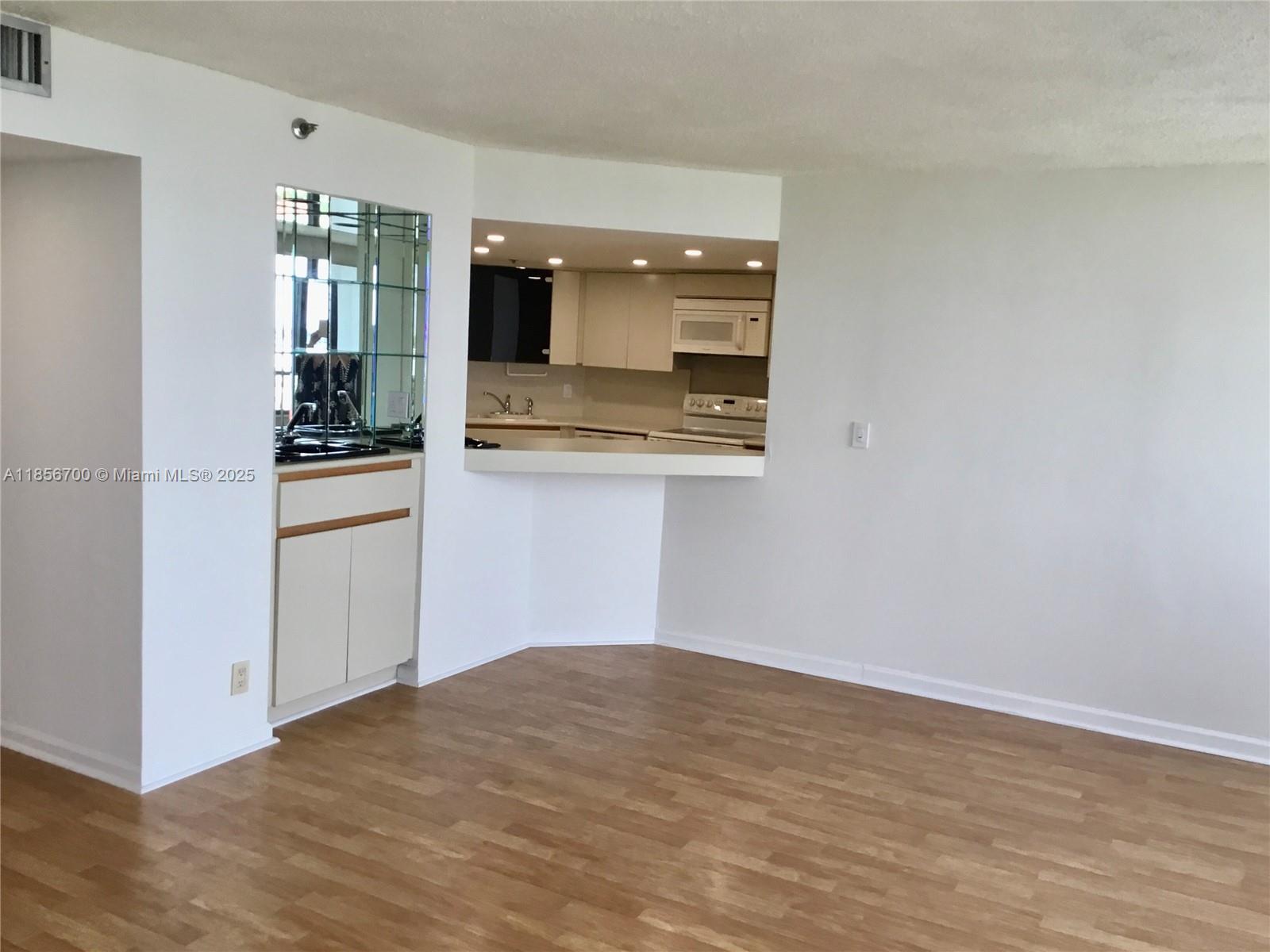 ANCHOR BAY CLUB CONDO - Residential Lease